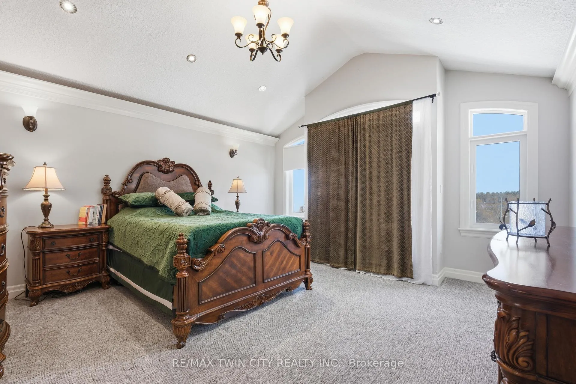 Photo 23 of 59 Newcastle Drive, Kitchener — HOMEH