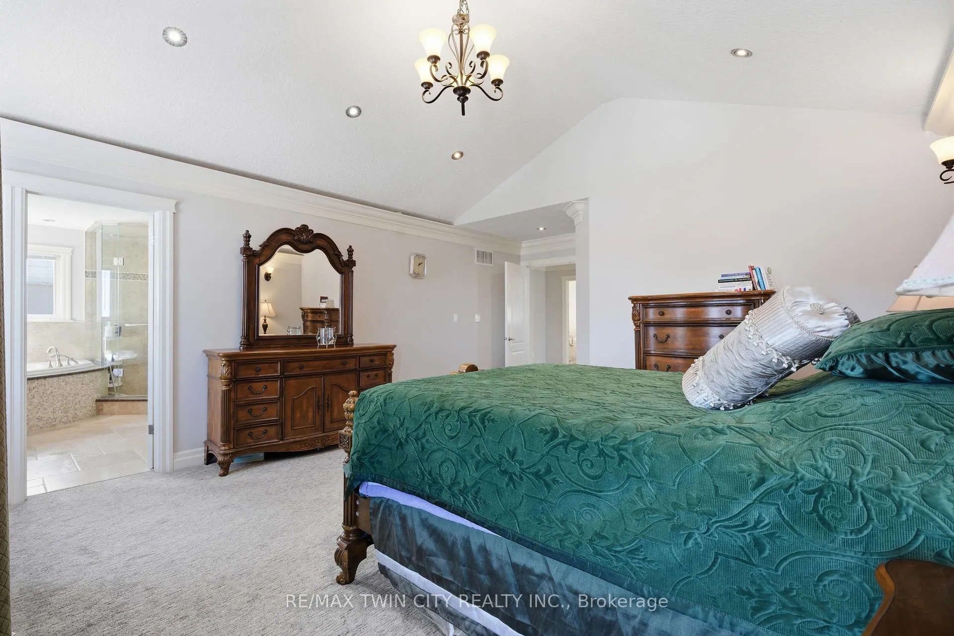 Photo 24 of 59 Newcastle Drive, Kitchener — HOMEH