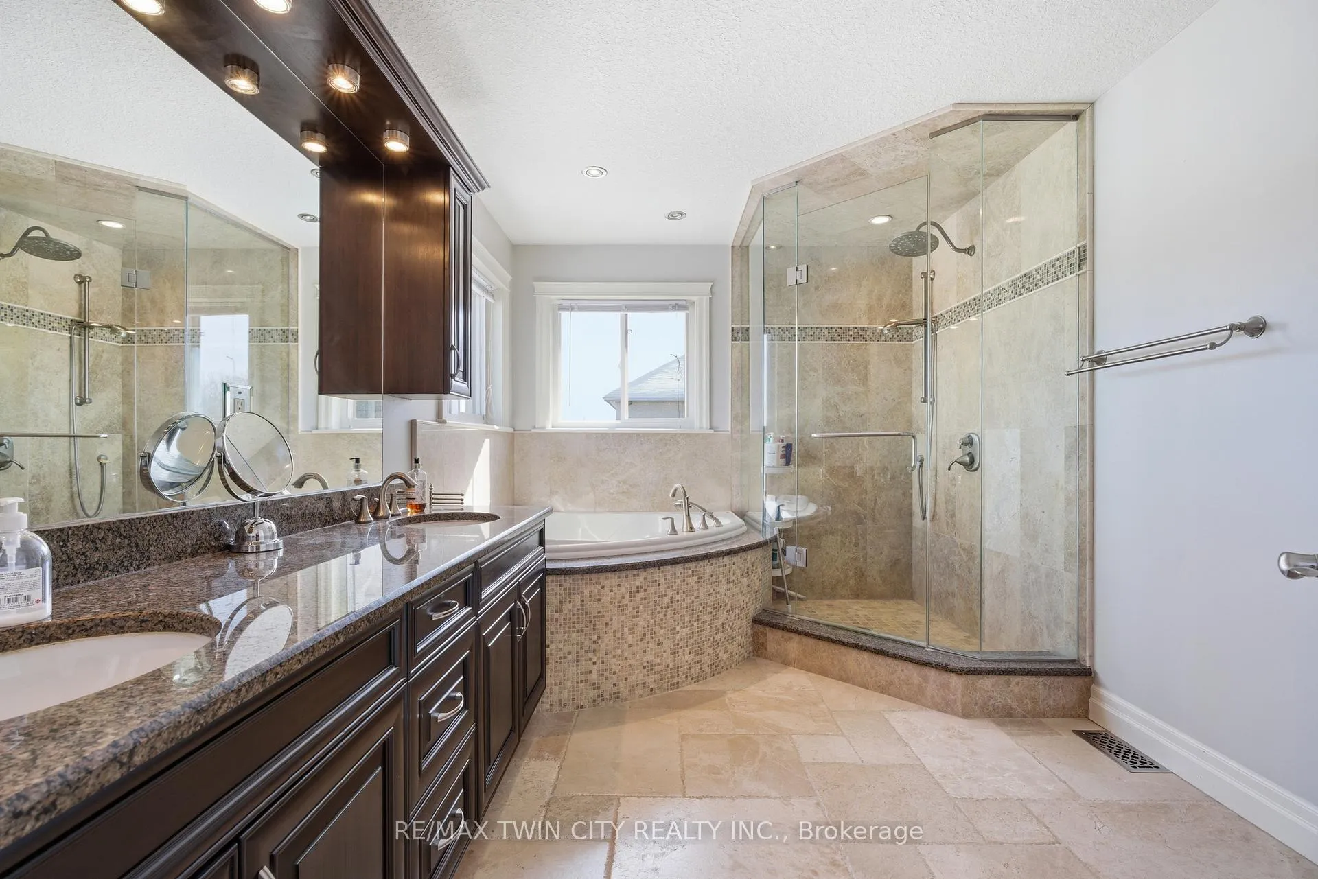 Photo 25 of 59 Newcastle Drive, Kitchener — HOMEH