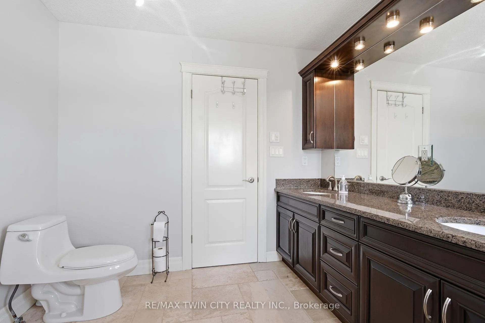 Photo 31 of 59 Newcastle Drive, Kitchener — HOMEH