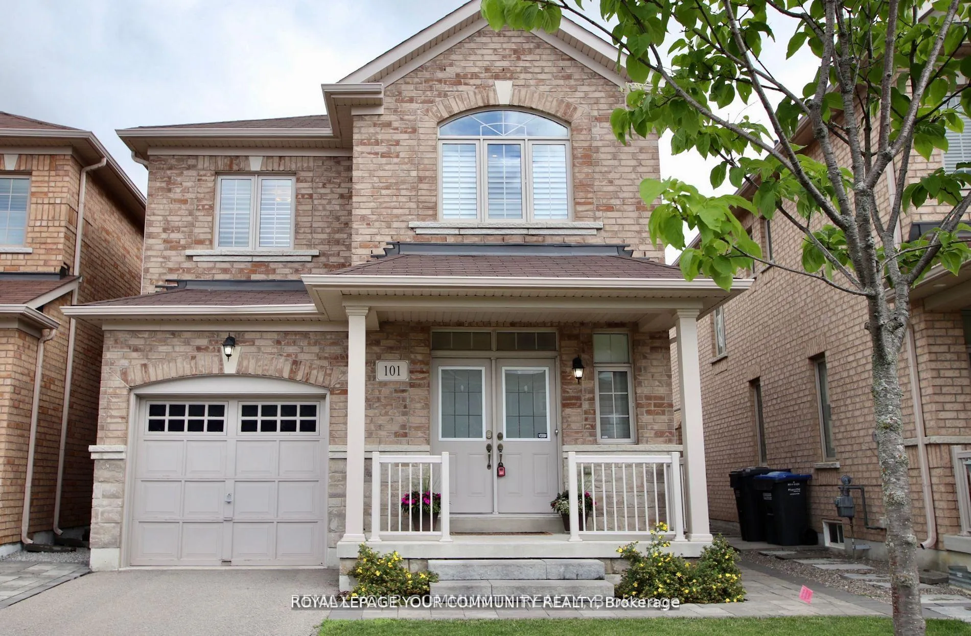 Front of 101 Thornbush Boulevard
