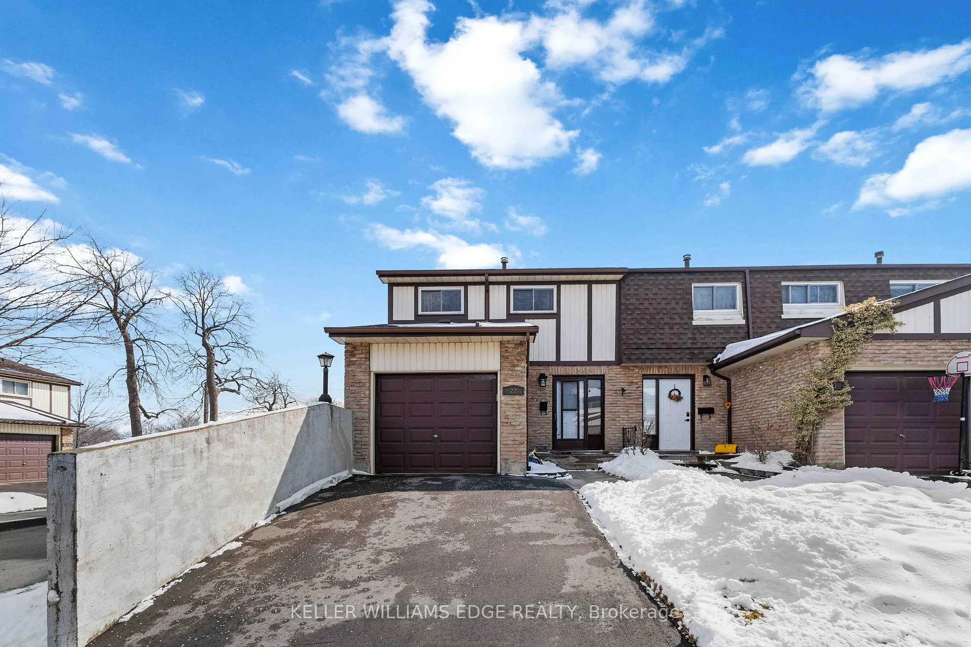 Photo 2 of Unit 22, 300 Rexford Drive, Hamilton, Randall — HOMEH