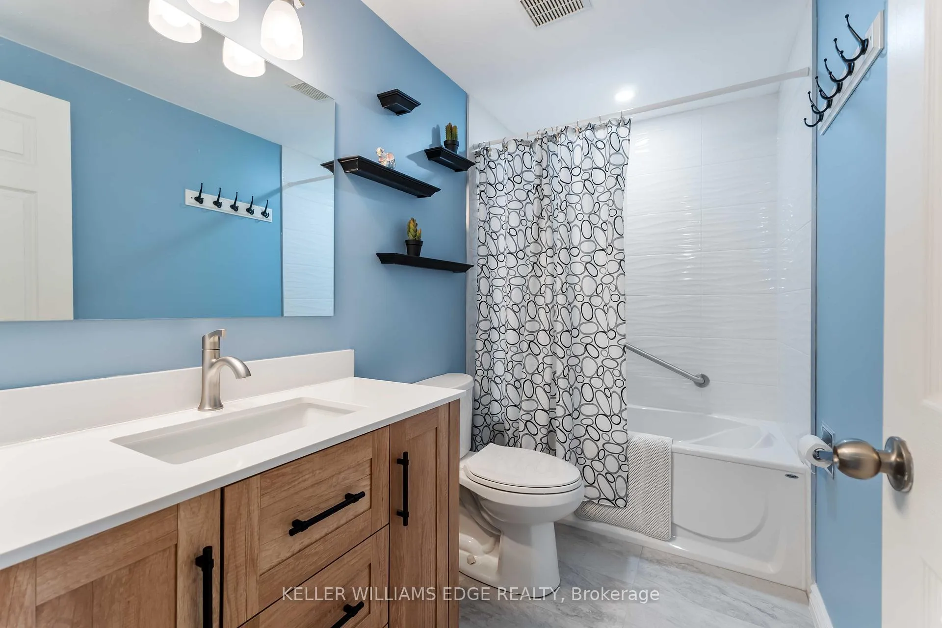 Photo 16 of Unit 22, 300 Rexford Drive, Hamilton, Randall — HOMEH
