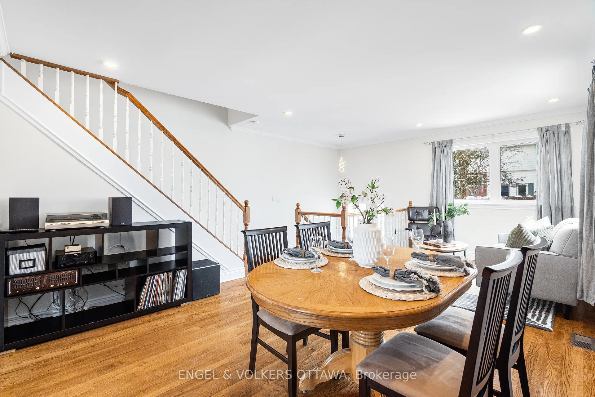 Photo 2 of 2707 Marie Street, Ottawa, Britannia — HOMEH