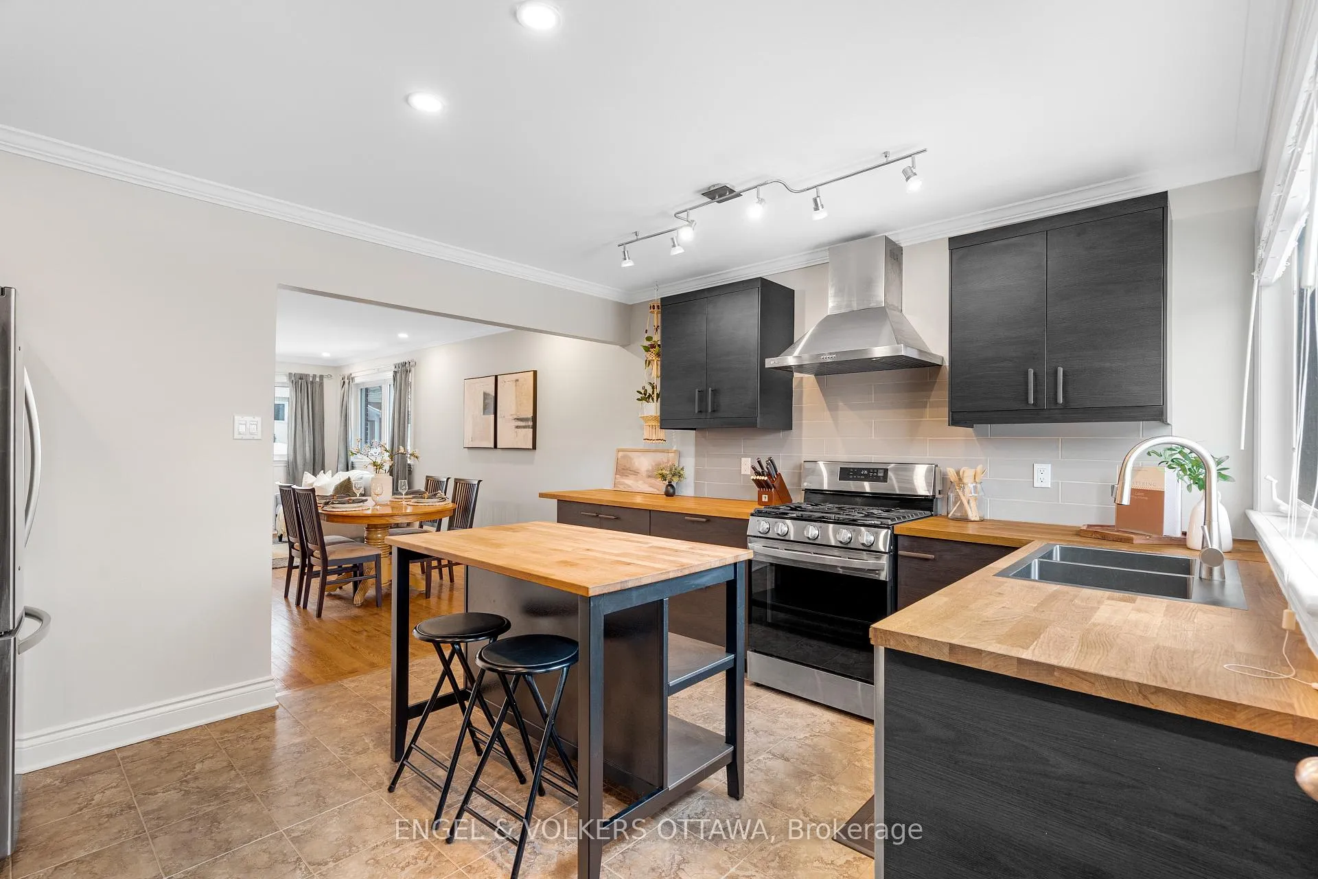 Photo 10 of 2707 Marie Street, Ottawa, Britannia — HOMEH