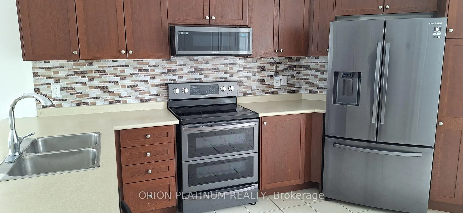 Photo 5 of 33 Arcadia Road, Wasaga Beach — HOMEH