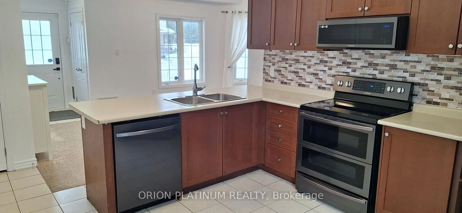 Photo 6 of 33 Arcadia Road, Wasaga Beach — HOMEH
