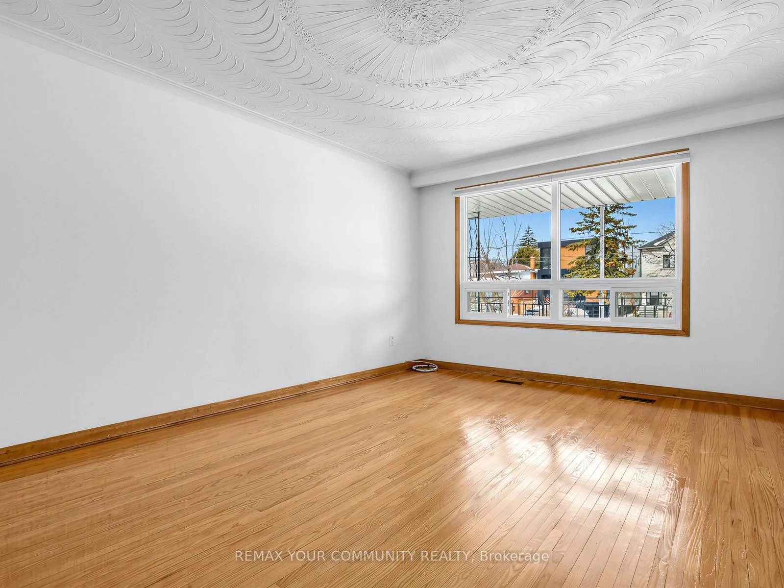 Photo 7 of 401 Melrose Avenue, Toronto, Bedford Park-Nortown — HOMEH