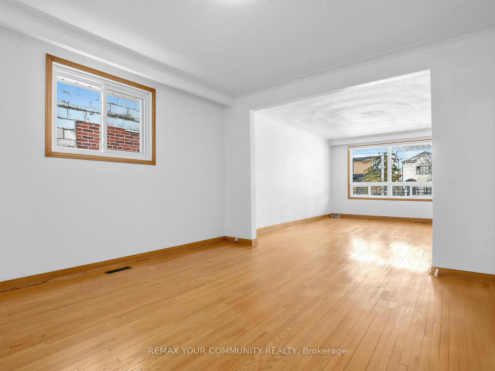 Photo 9 of 401 Melrose Avenue, Toronto, Bedford Park-Nortown — HOMEH