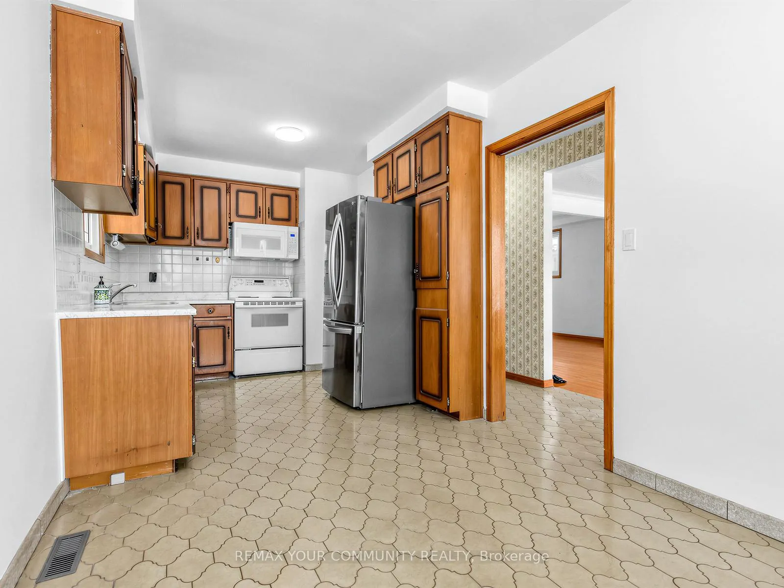 Photo 12 of 401 Melrose Avenue, Toronto, Bedford Park-Nortown — HOMEH