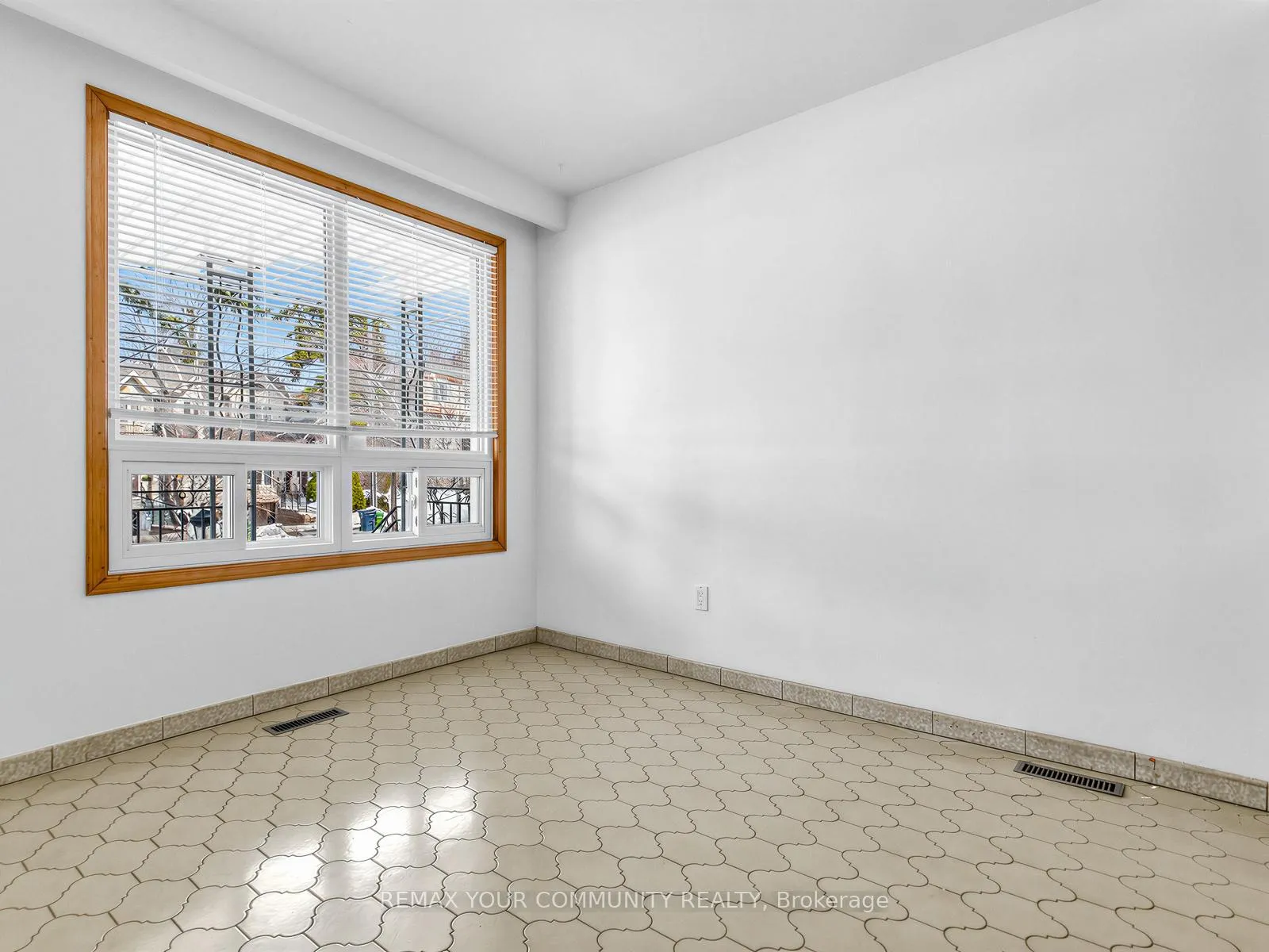 Photo 15 of 401 Melrose Avenue, Toronto, Bedford Park-Nortown — HOMEH