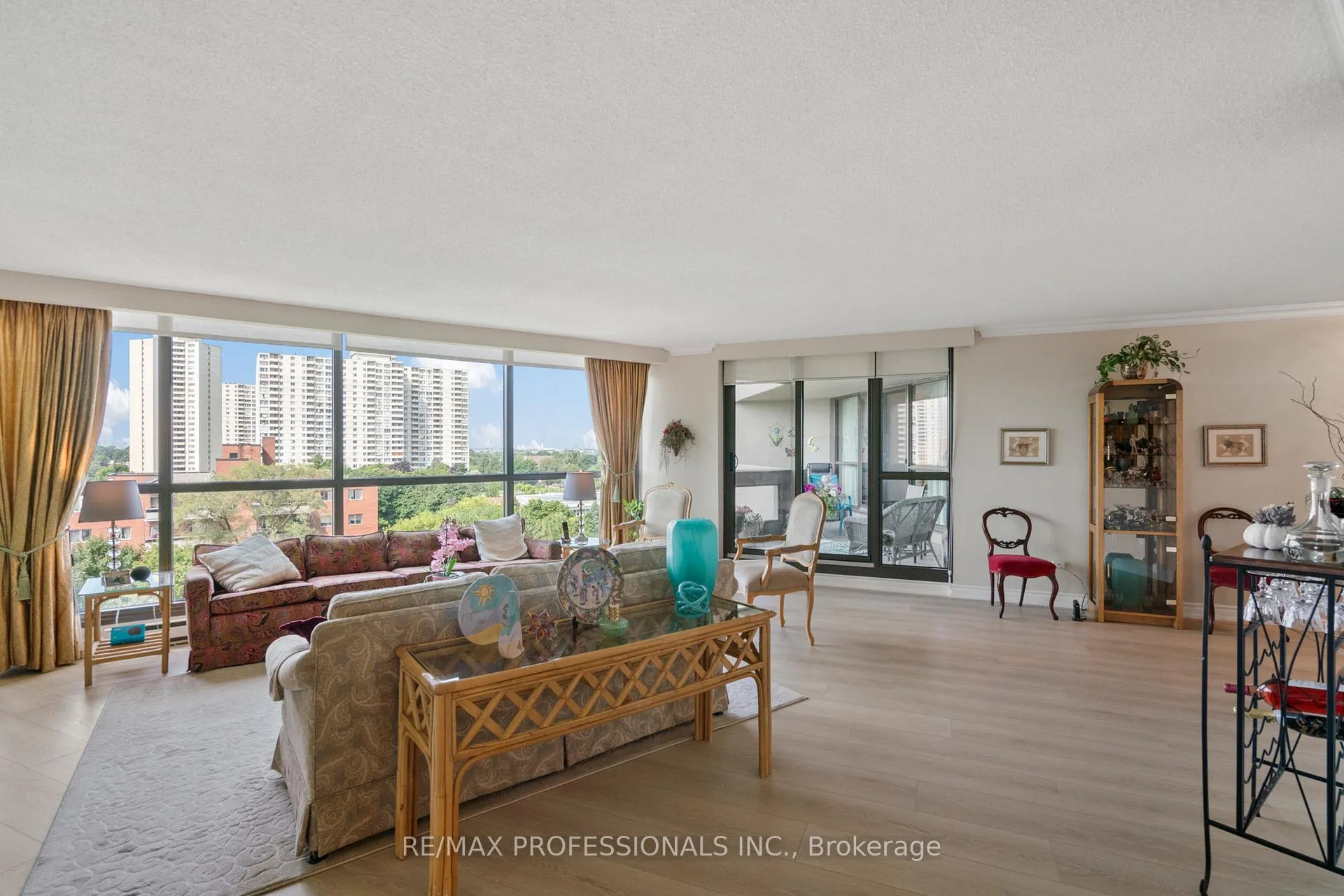 Photo 8 of Unit 808, 2000 Islington Avenue, Etobicoke, Kingsview Village-The Westway — HOMEH
