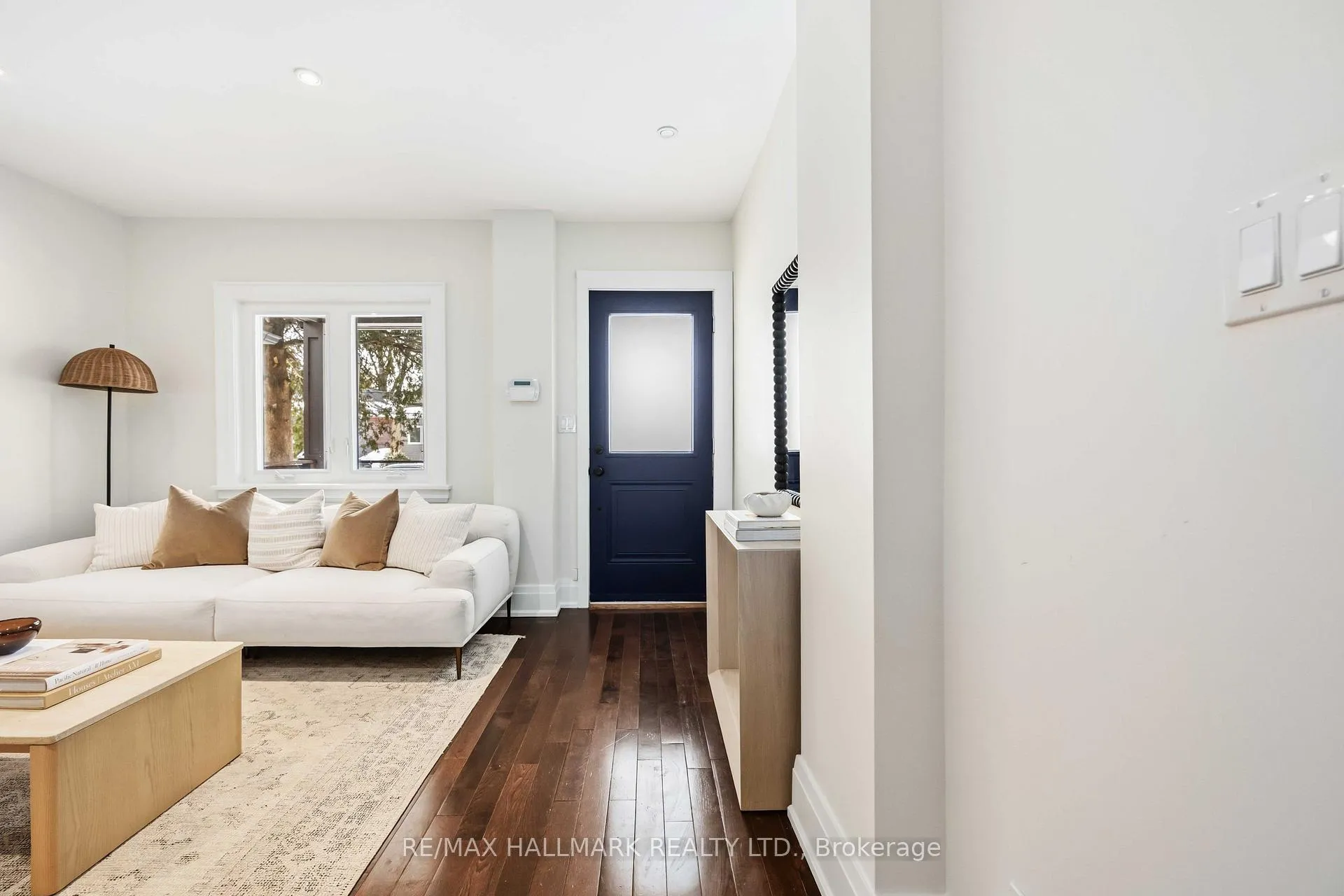 Photo 4 of 95 Chisholm Avenue, Toronto, Woodbine-Lumsden — HOMEH