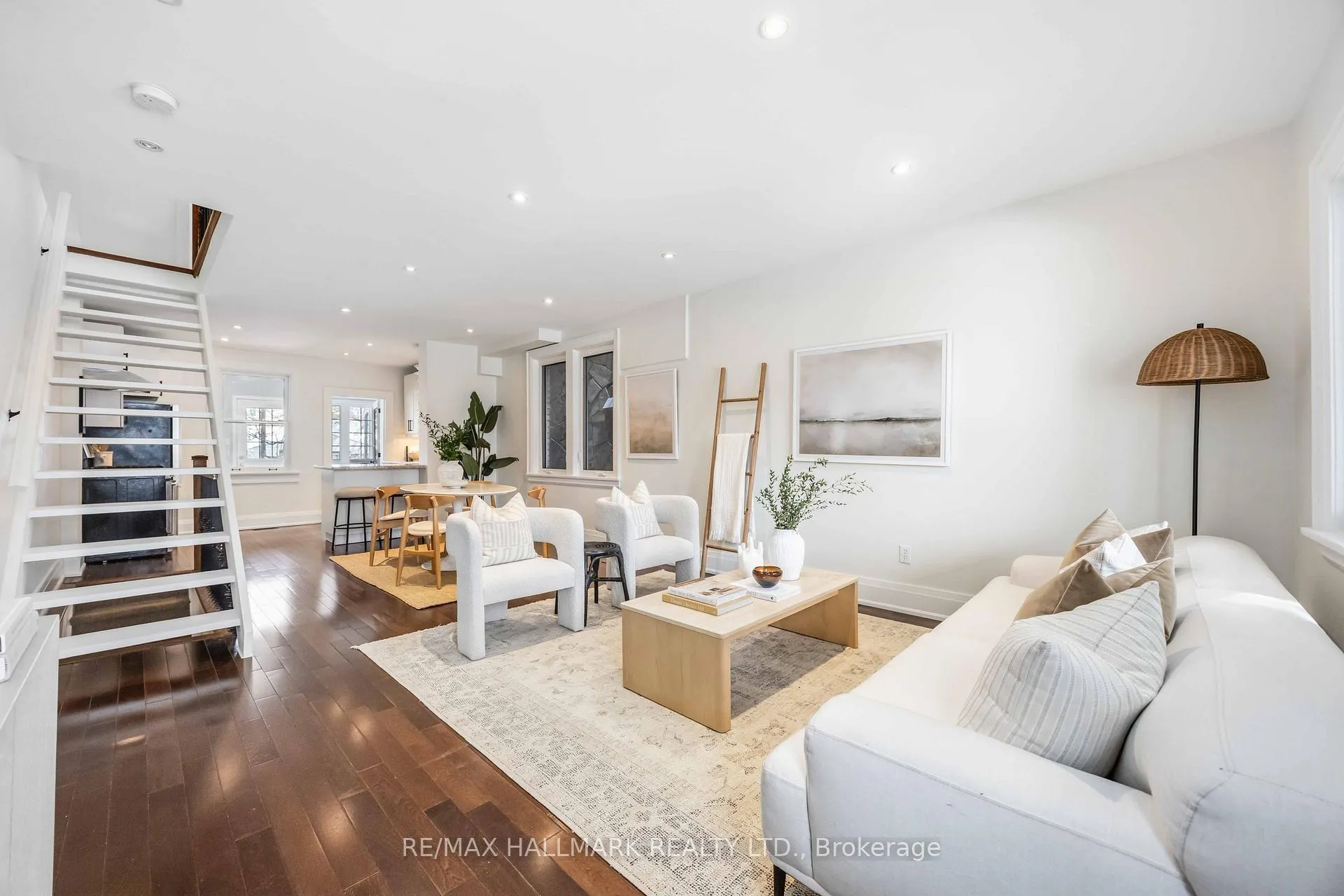 Photo 7 of 95 Chisholm Avenue, Toronto, Woodbine-Lumsden — HOMEH