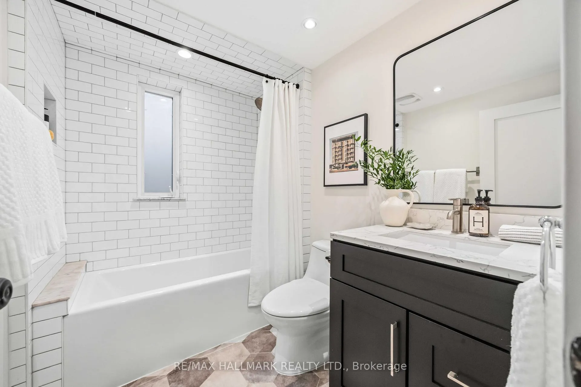 Photo 20 of 95 Chisholm Avenue, Toronto, Woodbine-Lumsden — HOMEH