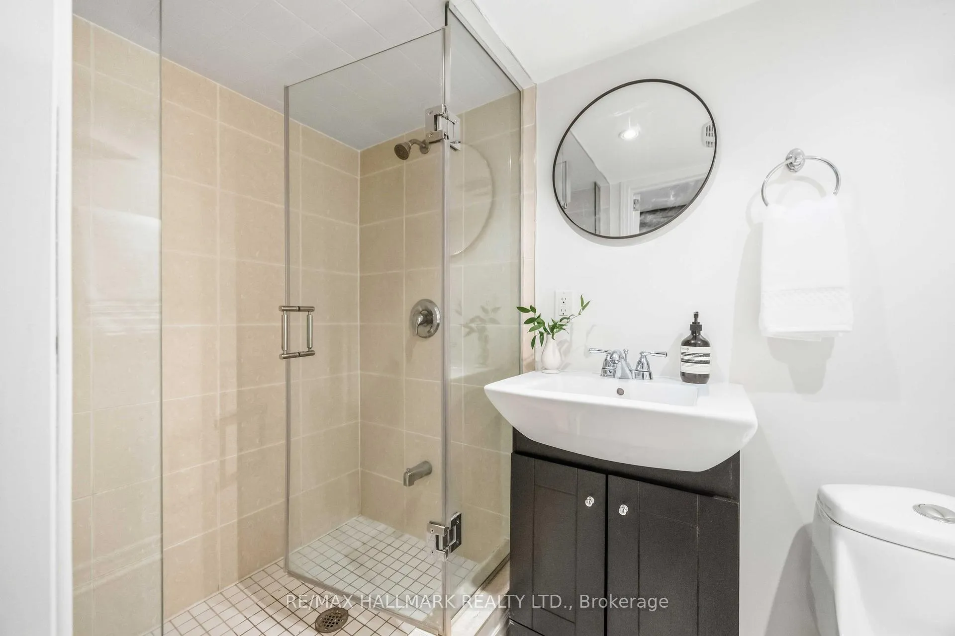 Photo 24 of 95 Chisholm Avenue, Toronto, Woodbine-Lumsden — HOMEH