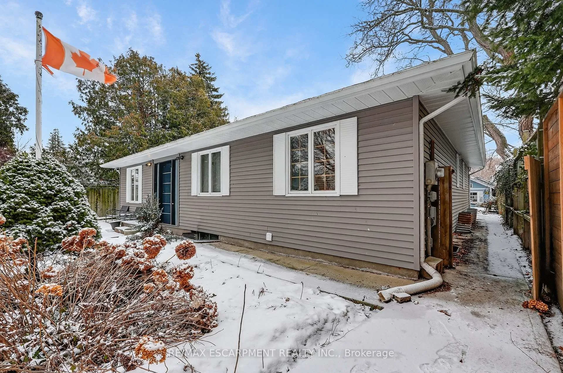 Photo 2 of Unit Lower, 214 Main Street E, Grimsby, Grimsby East — HOMEH