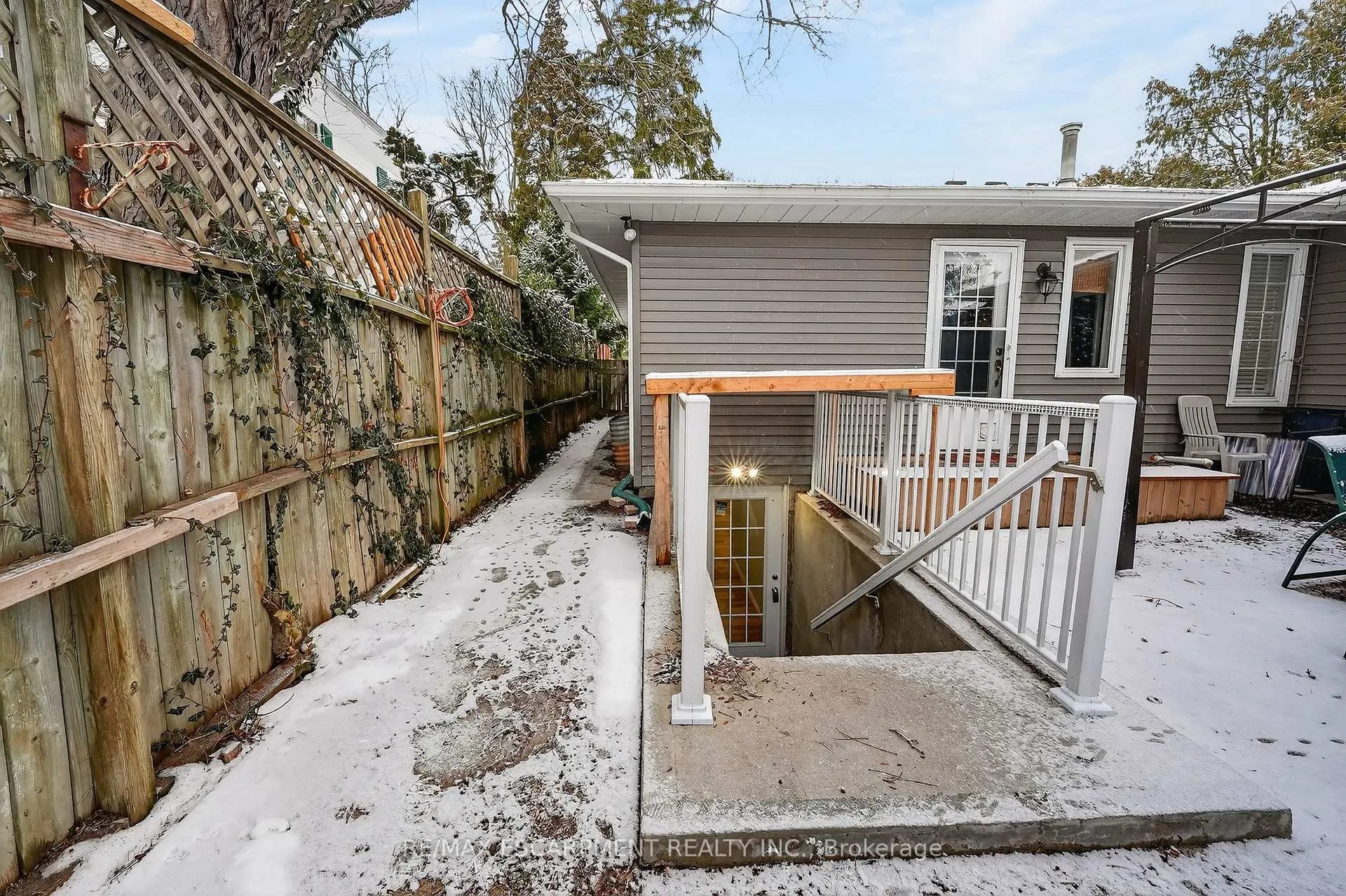 Photo 3 of Unit Lower, 214 Main Street E, Grimsby, Grimsby East — HOMEH