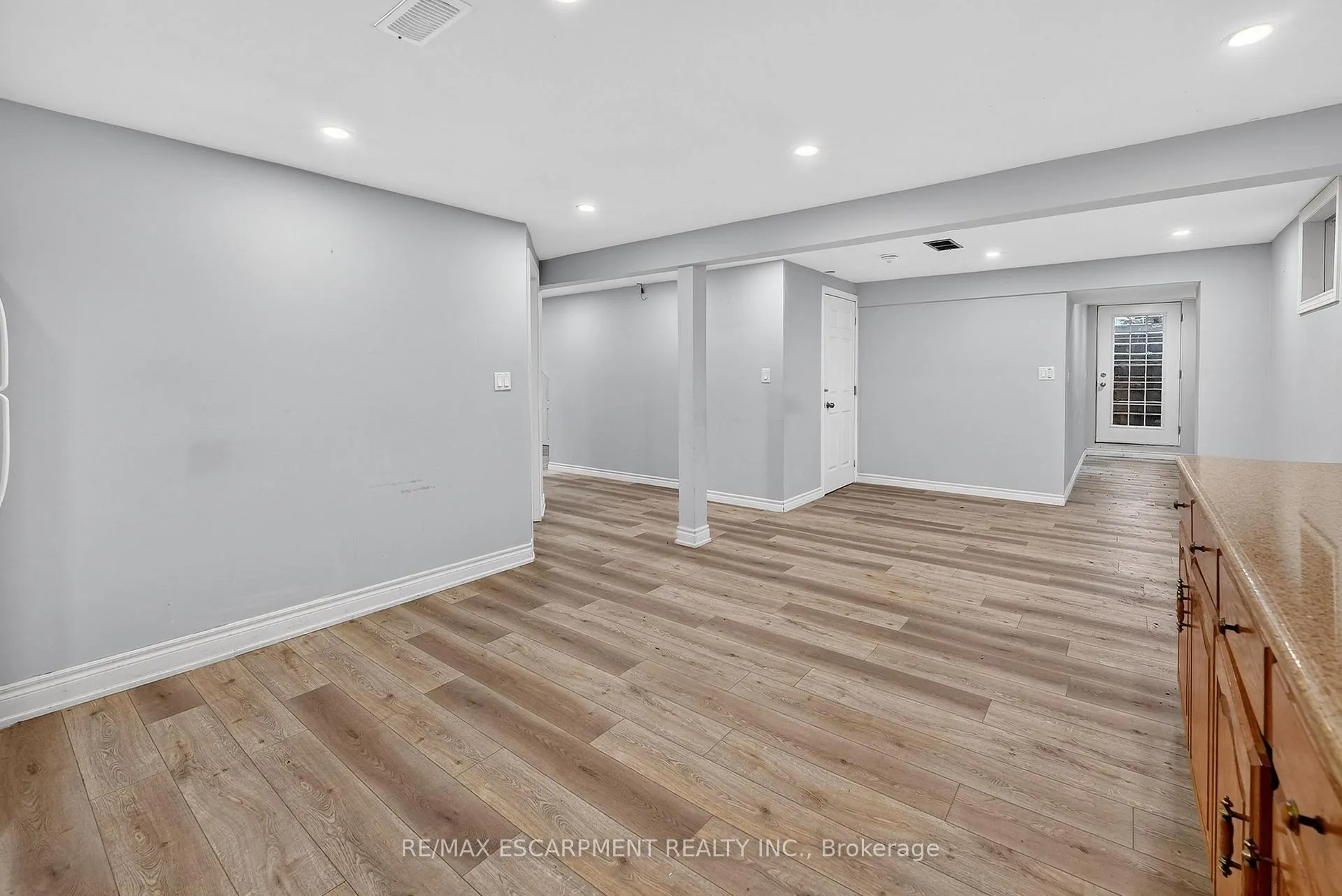 Photo 5 of Unit Lower, 214 Main Street E, Grimsby, Grimsby East — HOMEH