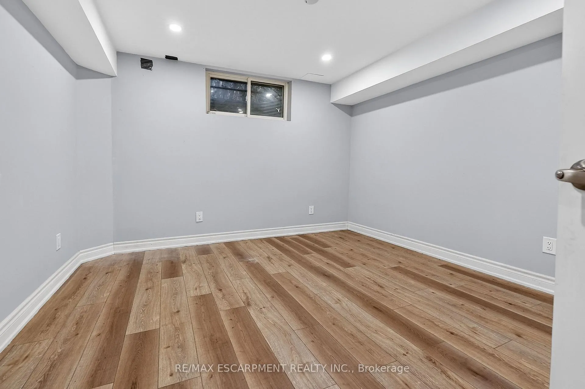 Photo 9 of Unit Lower, 214 Main Street E, Grimsby, Grimsby East — HOMEH