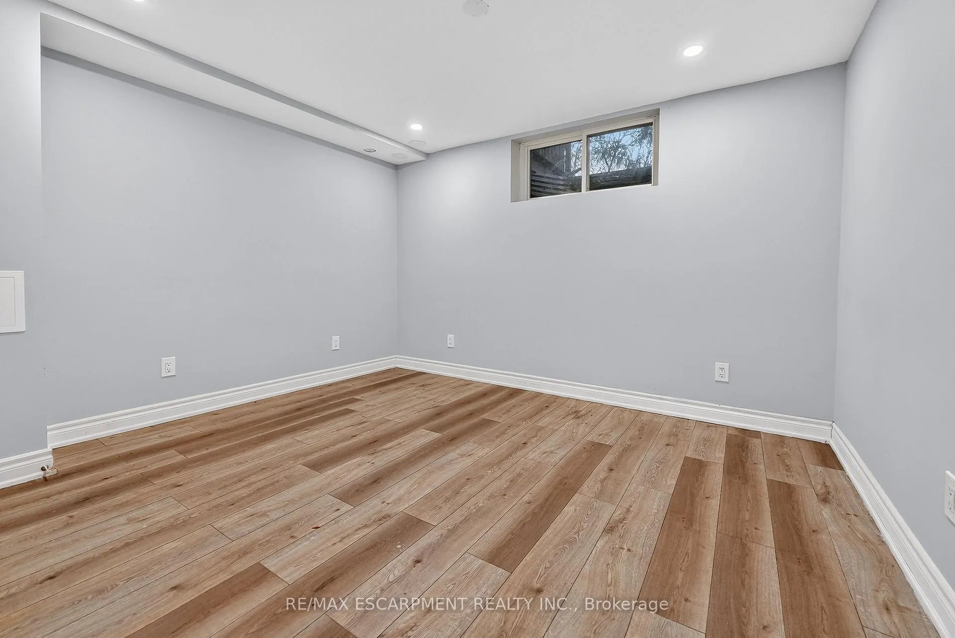 Photo 11 of Unit Lower, 214 Main Street E, Grimsby, Grimsby East — HOMEH