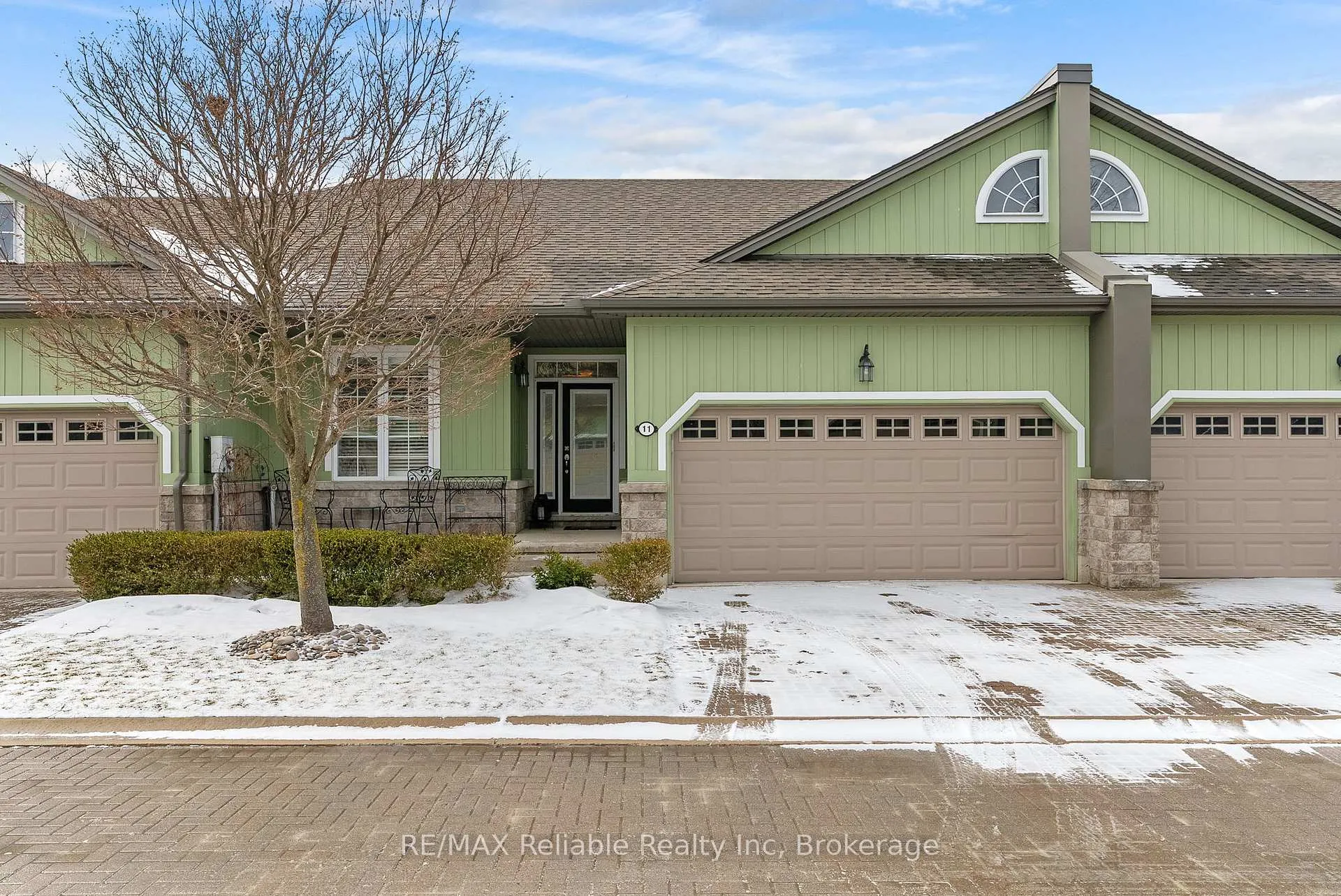 Front of 11 Oakwood Links Lane