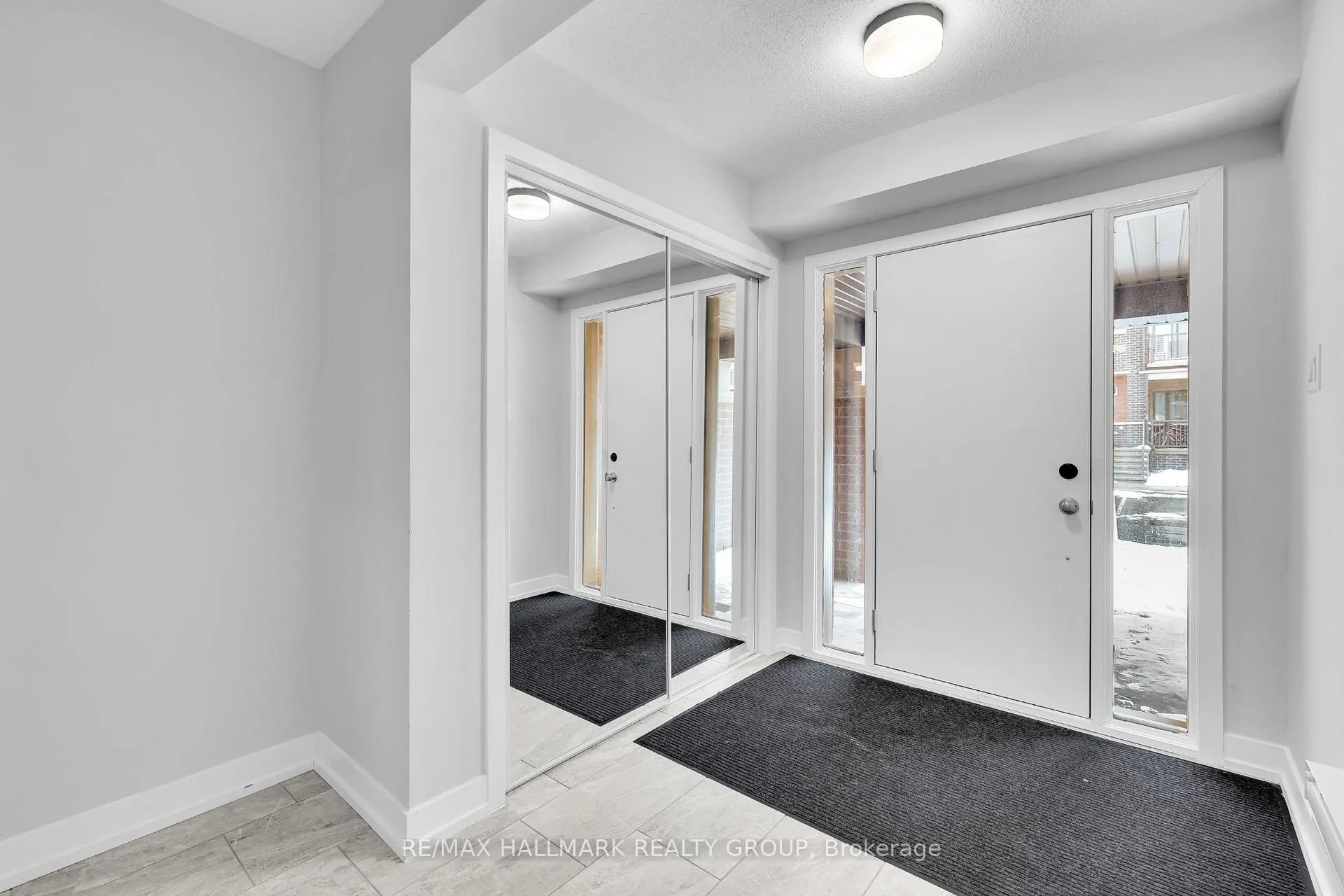 Photo 3 of 233 Anyolite Private, Ottawa, Barrhaven - Heritage Park — HOMEH
