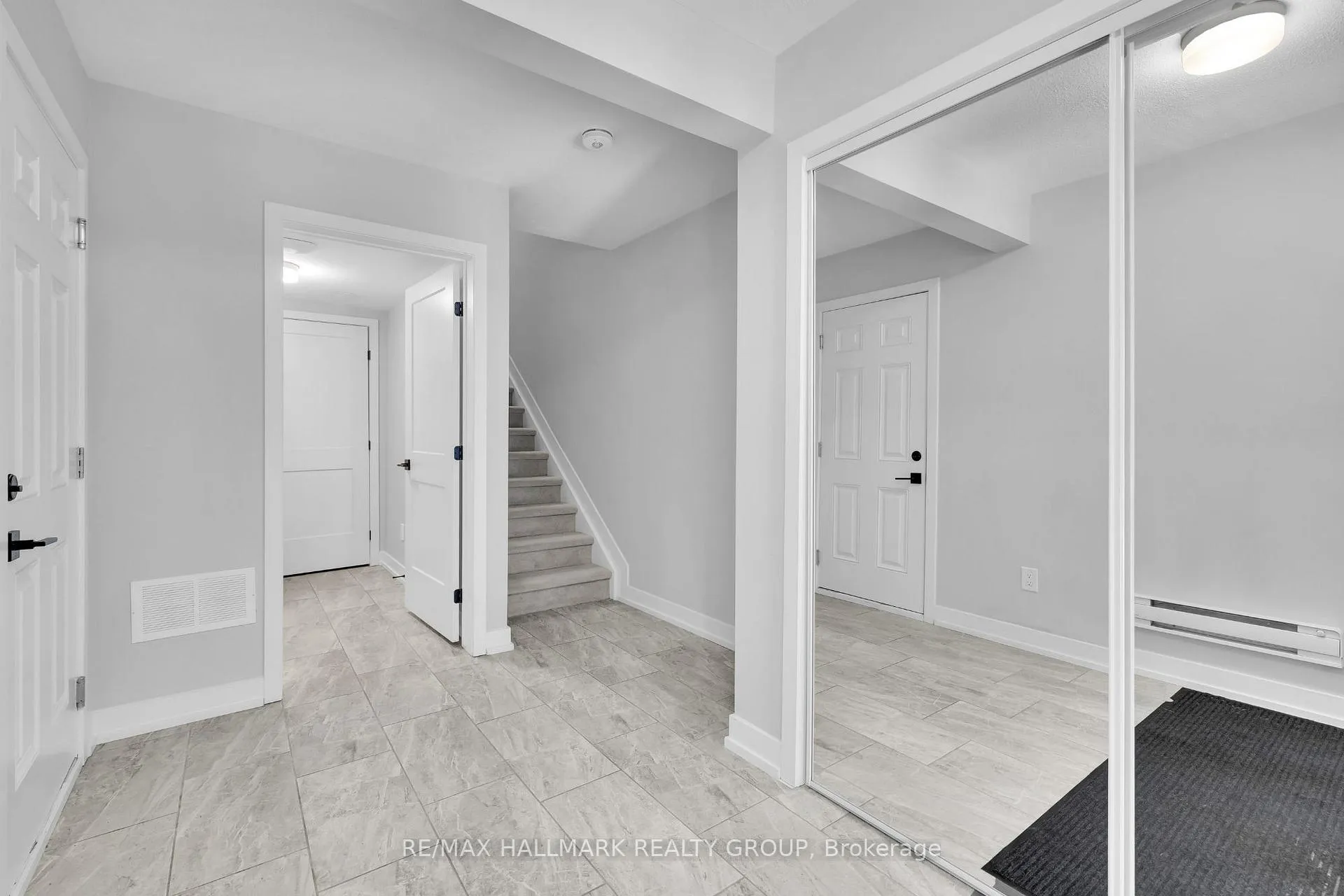 Photo 4 of 233 Anyolite Private, Ottawa, Barrhaven - Heritage Park — HOMEH
