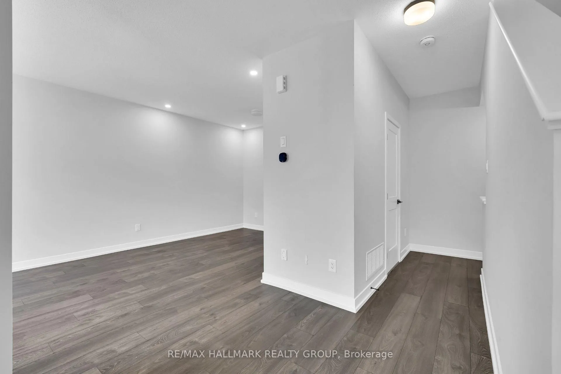Photo 5 of 233 Anyolite Private, Ottawa, Barrhaven - Heritage Park — HOMEH