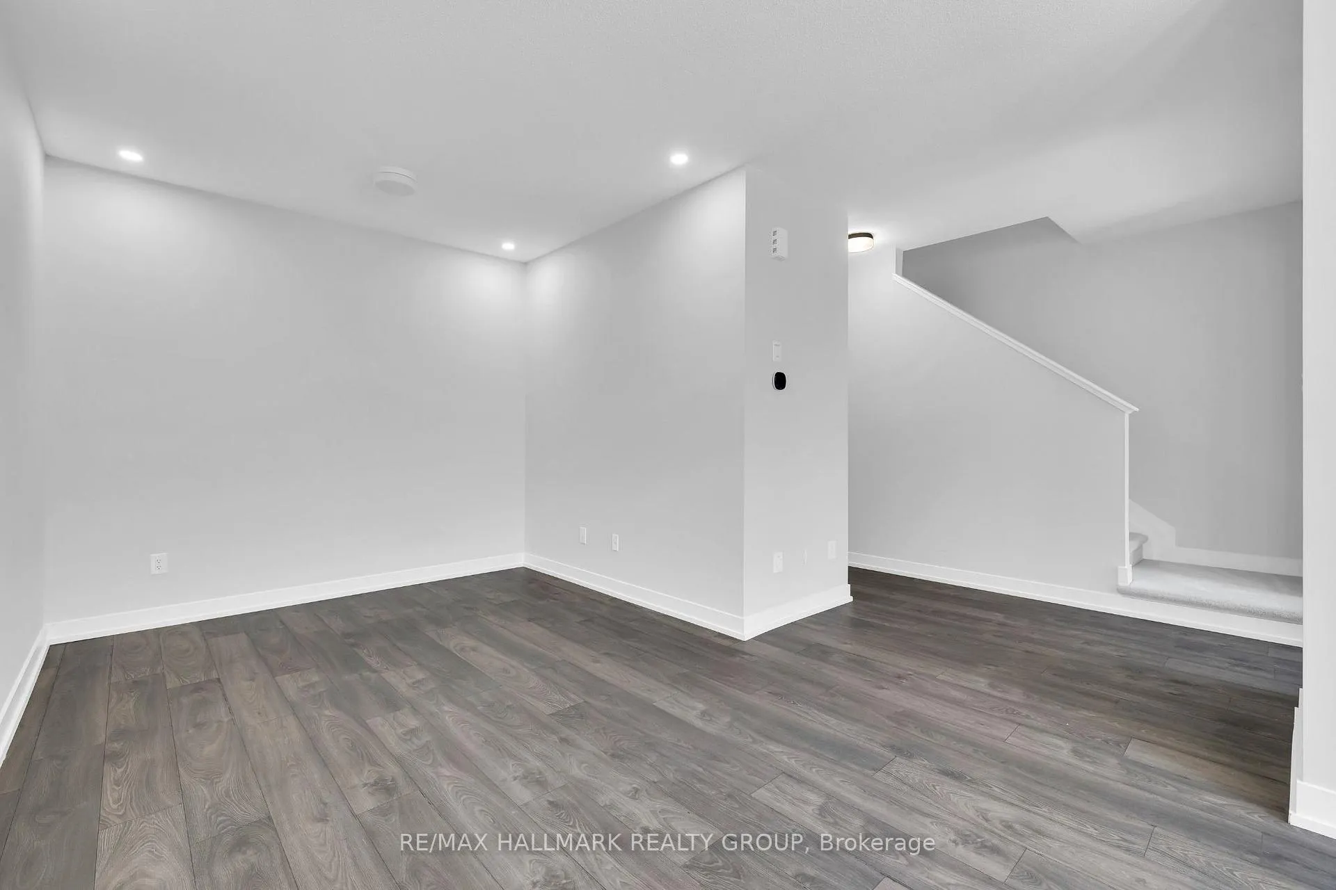 Photo 8 of 233 Anyolite Private, Ottawa, Barrhaven - Heritage Park — HOMEH
