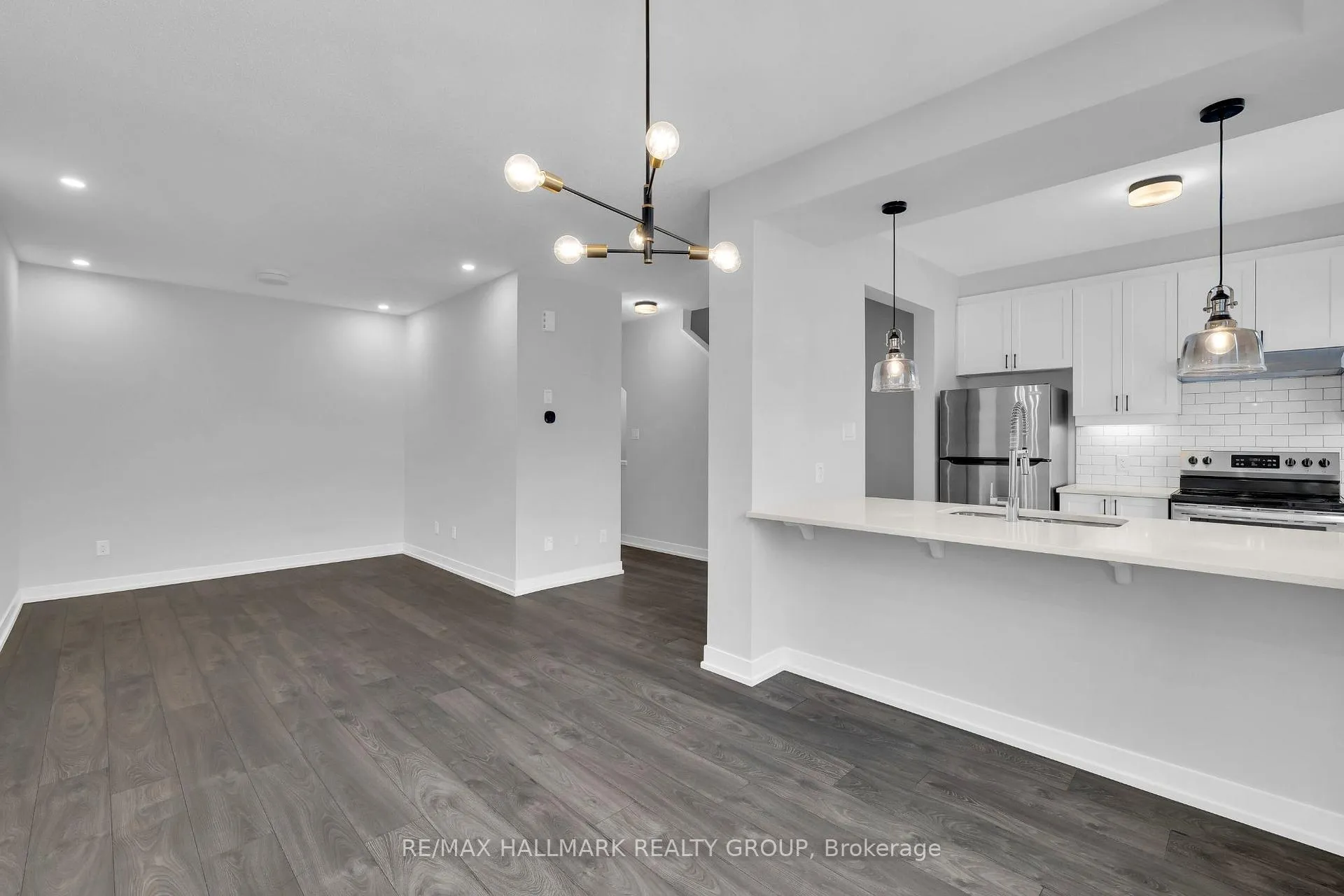 Photo 10 of 233 Anyolite Private, Ottawa, Barrhaven - Heritage Park — HOMEH