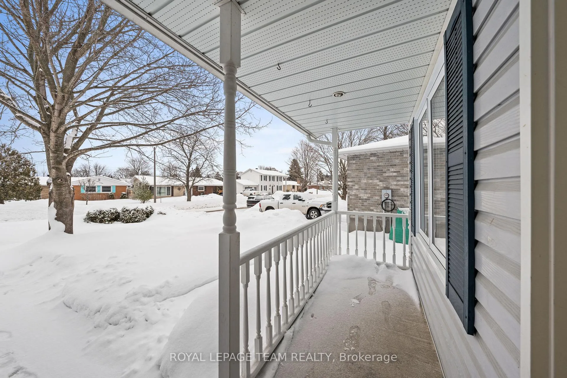 Photo 3 of 230 Allan Street, Smiths Falls — HOMEH