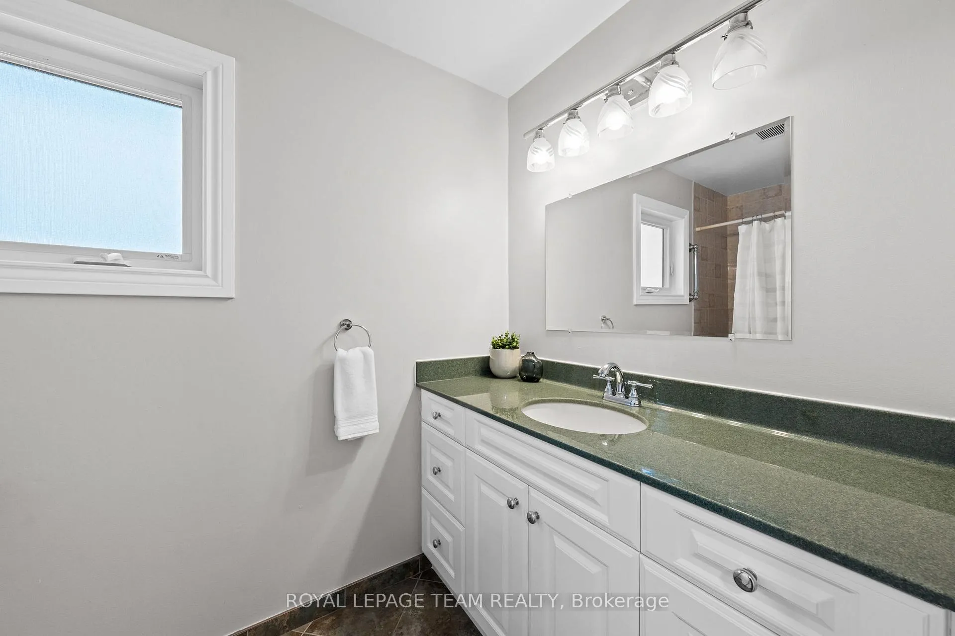Photo 31 of 230 Allan Street, Smiths Falls — HOMEH