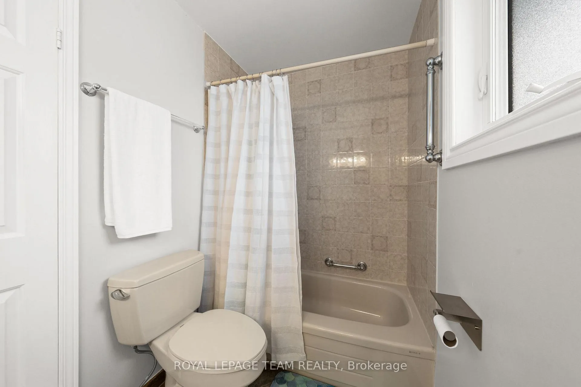 Photo 32 of 230 Allan Street, Smiths Falls — HOMEH