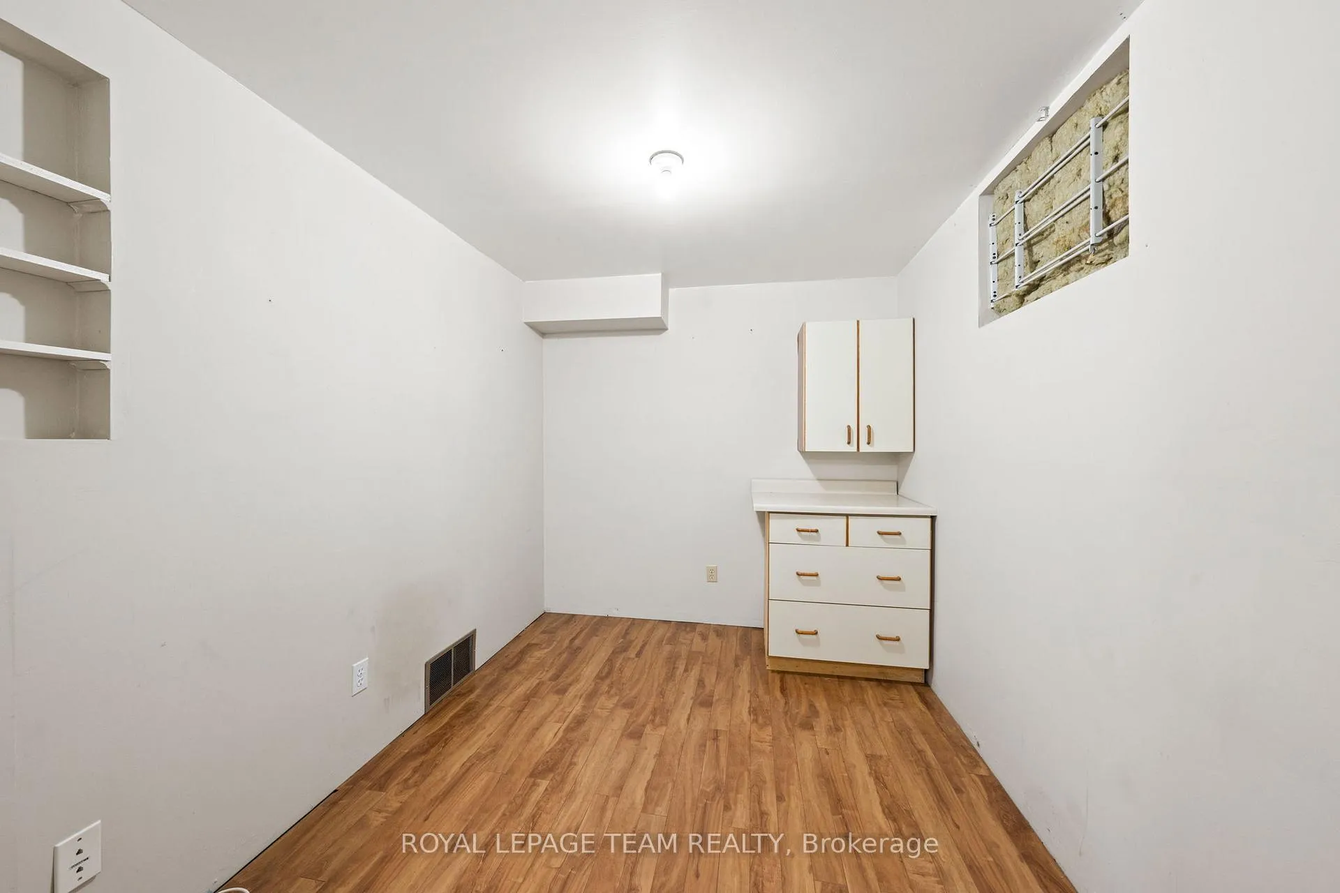 Photo 39 of 230 Allan Street, Smiths Falls — HOMEH
