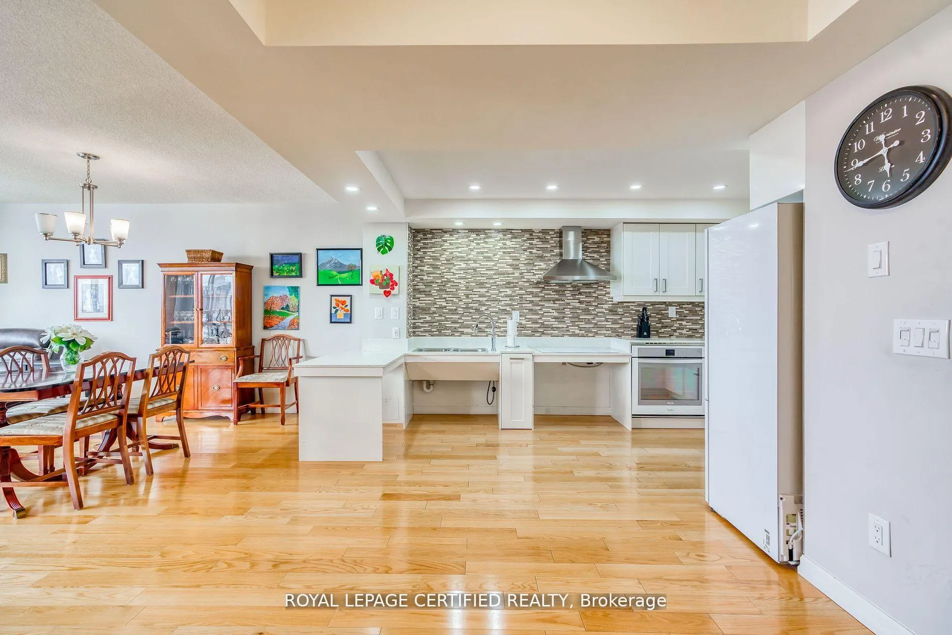 Photo 3 of Unit 505, 320 Mill Street S, Brampton, Brampton South — HOMEH