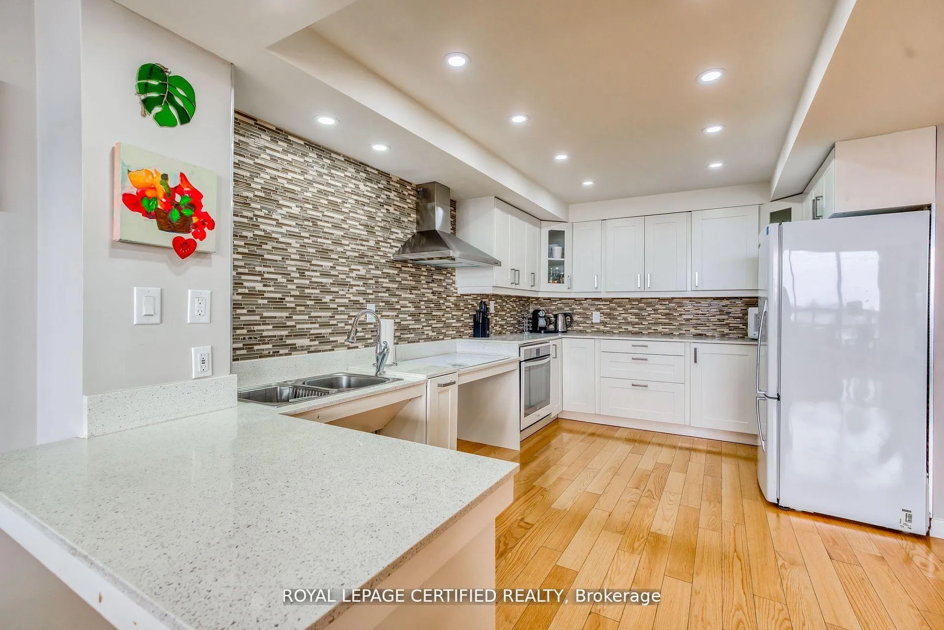 Photo 4 of Unit 505, 320 Mill Street S, Brampton, Brampton South — HOMEH