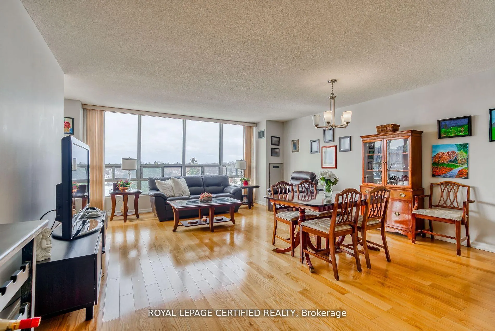 Photo 8 of Unit 505, 320 Mill Street S, Brampton, Brampton South — HOMEH