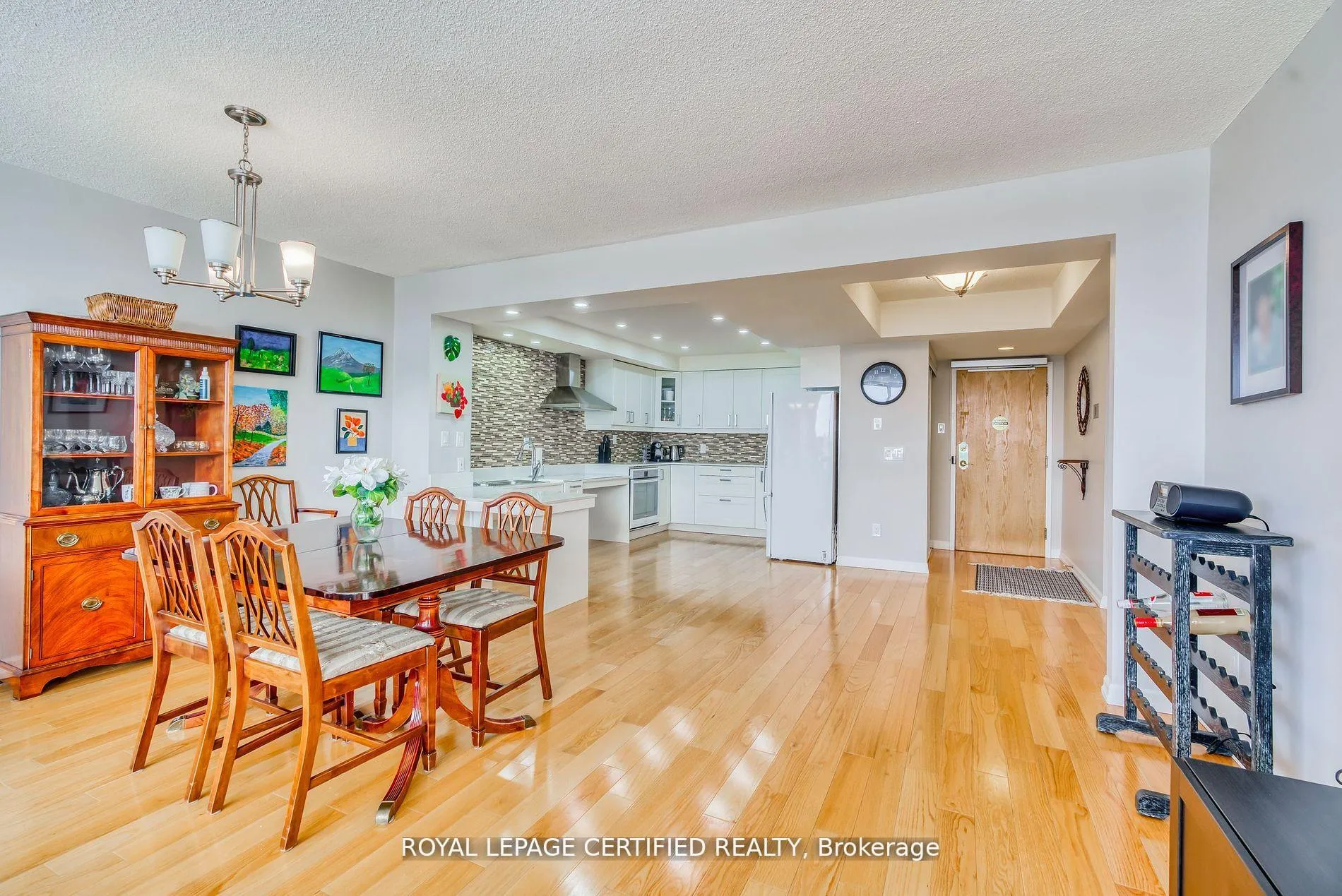 Photo 9 of Unit 505, 320 Mill Street S, Brampton, Brampton South — HOMEH