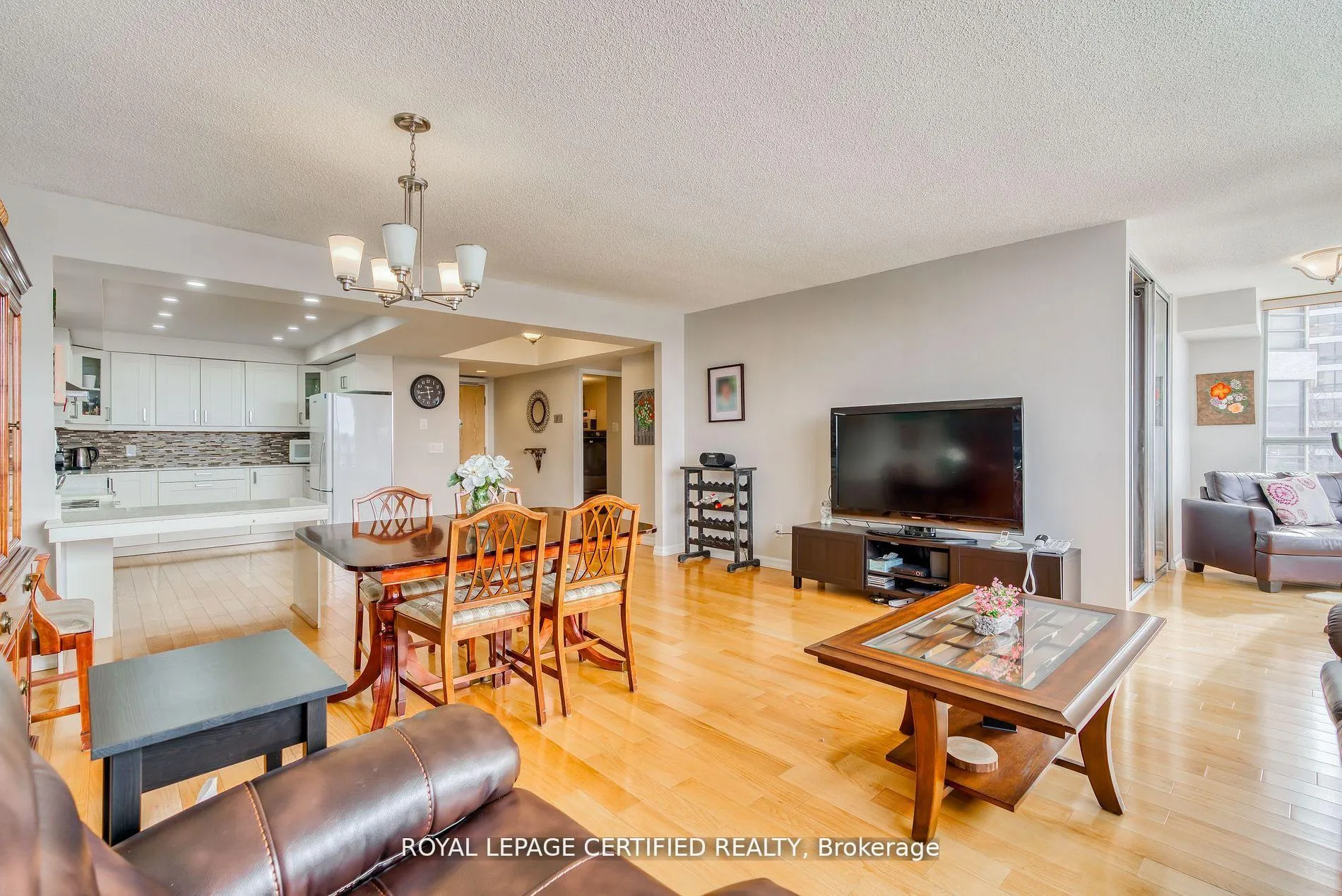 Photo 10 of Unit 505, 320 Mill Street S, Brampton, Brampton South — HOMEH