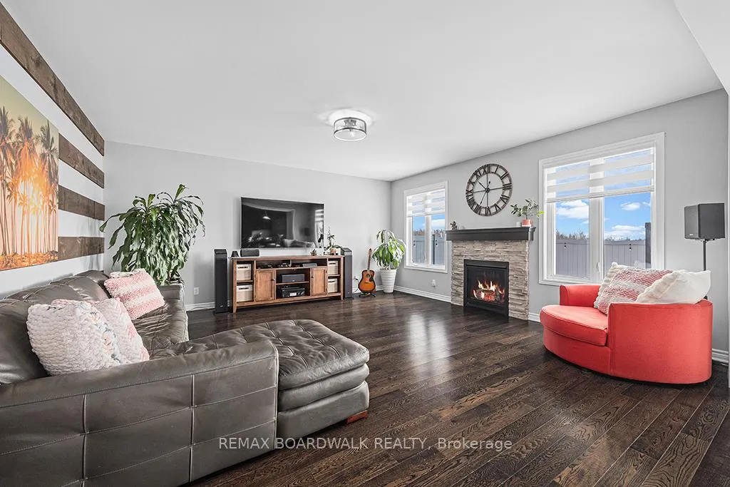 Photo 13 of 353 Sweetclover Way, Ottawa, Avalon West — HOMEH