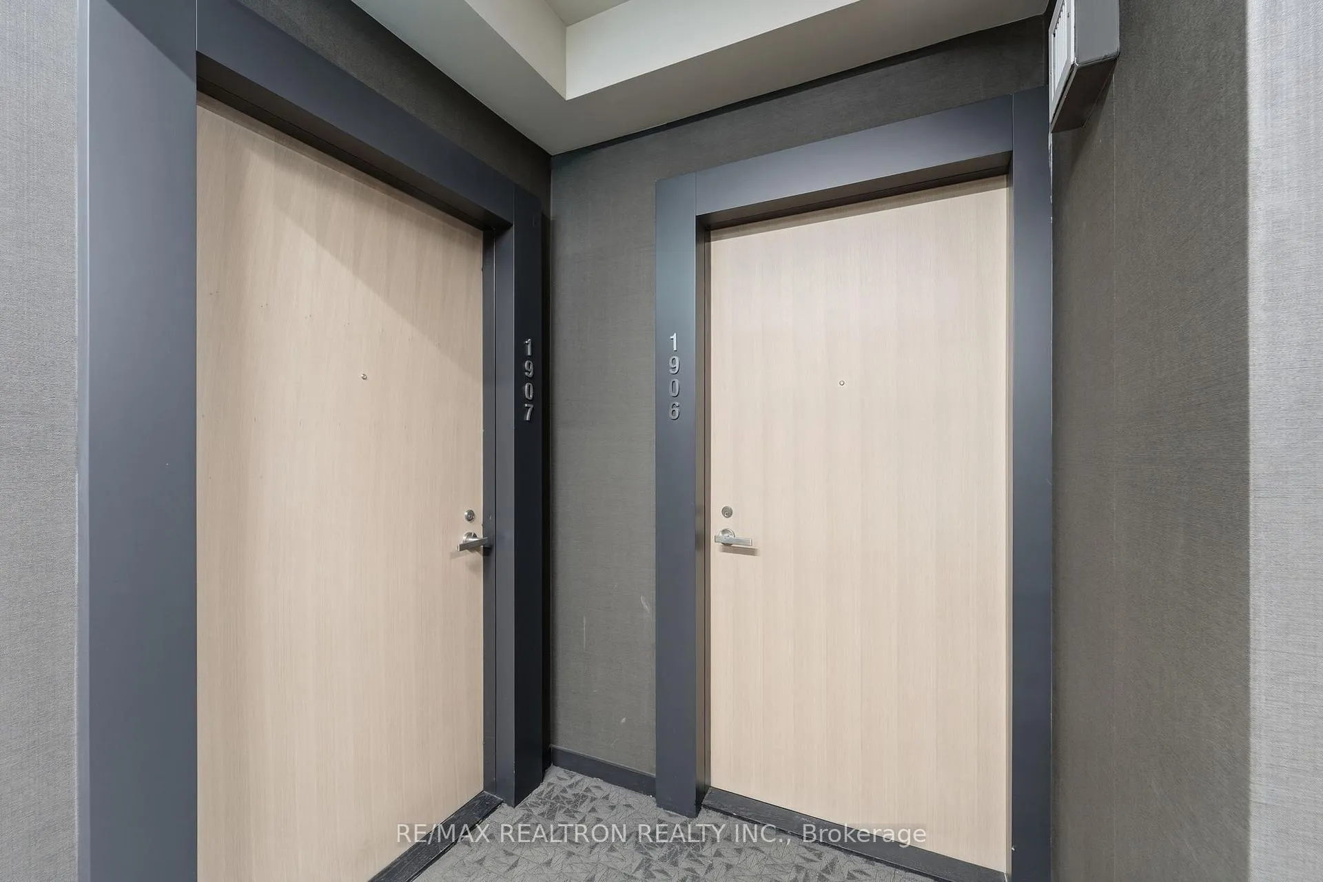 Photo 3 of Unit 1907, 5 Soudan Avenue, Toronto, Mount Pleasant West — HOMEH