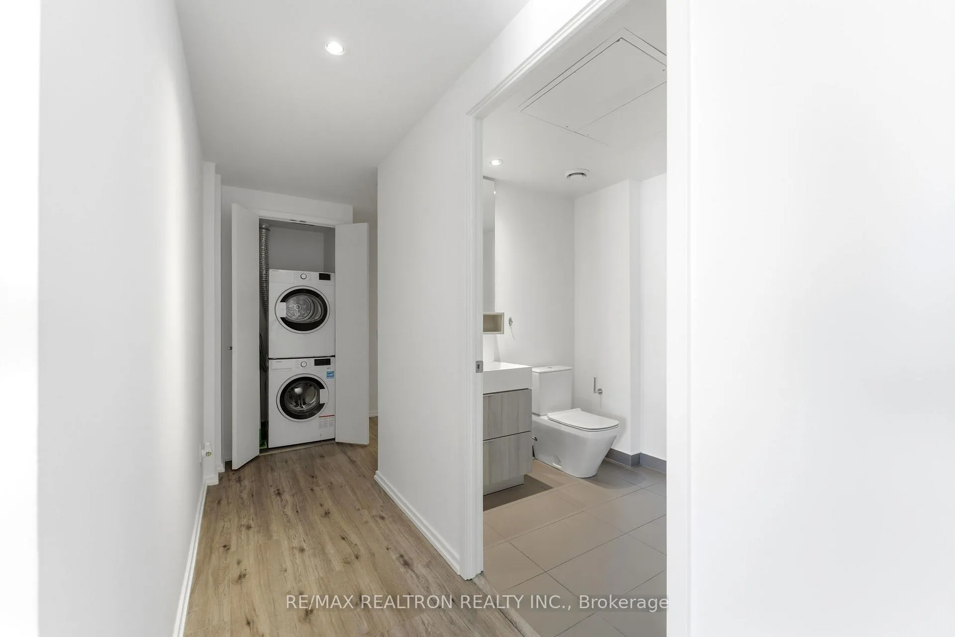 Photo 5 of Unit 1907, 5 Soudan Avenue, Toronto, Mount Pleasant West — HOMEH