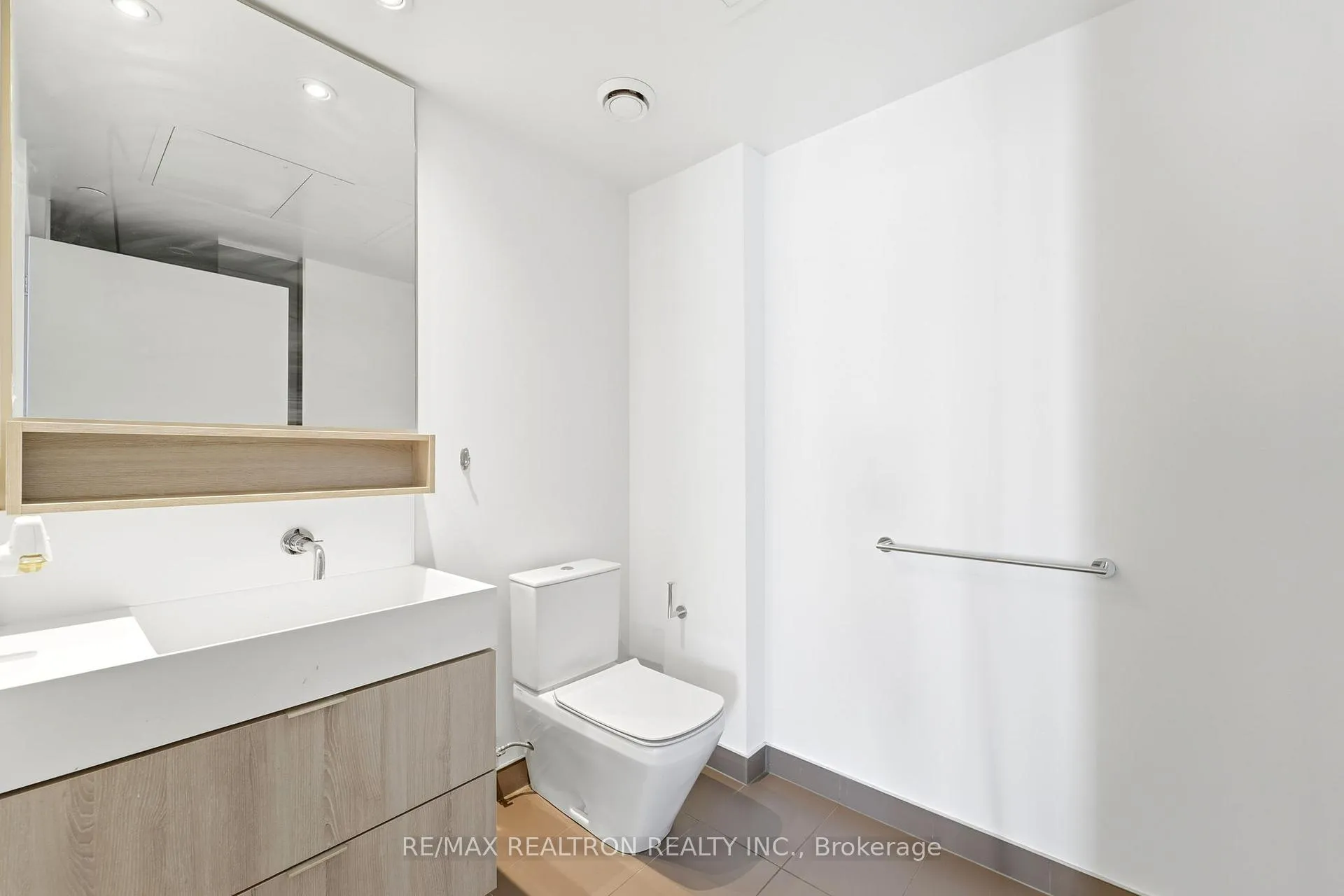 Photo 13 of Unit 1907, 5 Soudan Avenue, Toronto, Mount Pleasant West — HOMEH