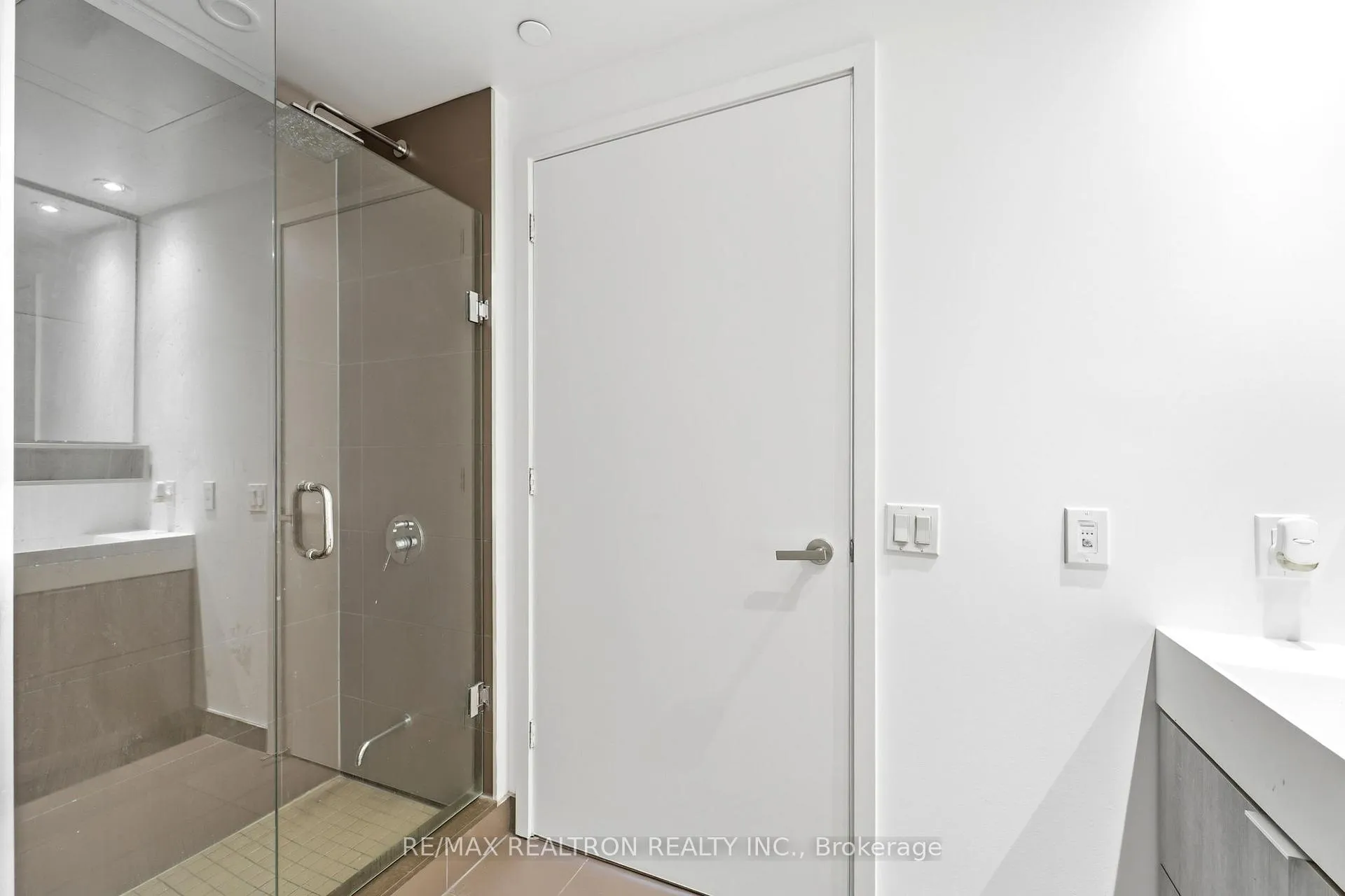 Photo 14 of Unit 1907, 5 Soudan Avenue, Toronto, Mount Pleasant West — HOMEH