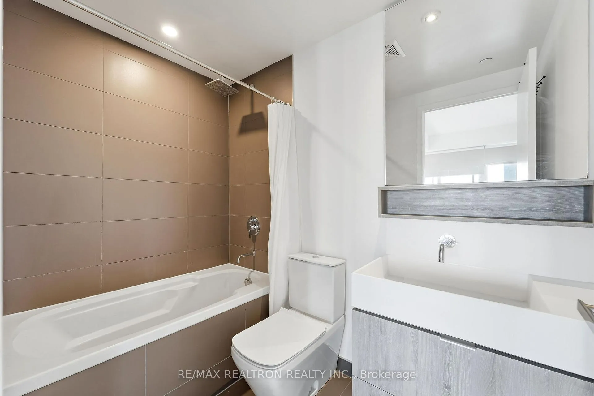 Photo 16 of Unit 1907, 5 Soudan Avenue, Toronto, Mount Pleasant West — HOMEH