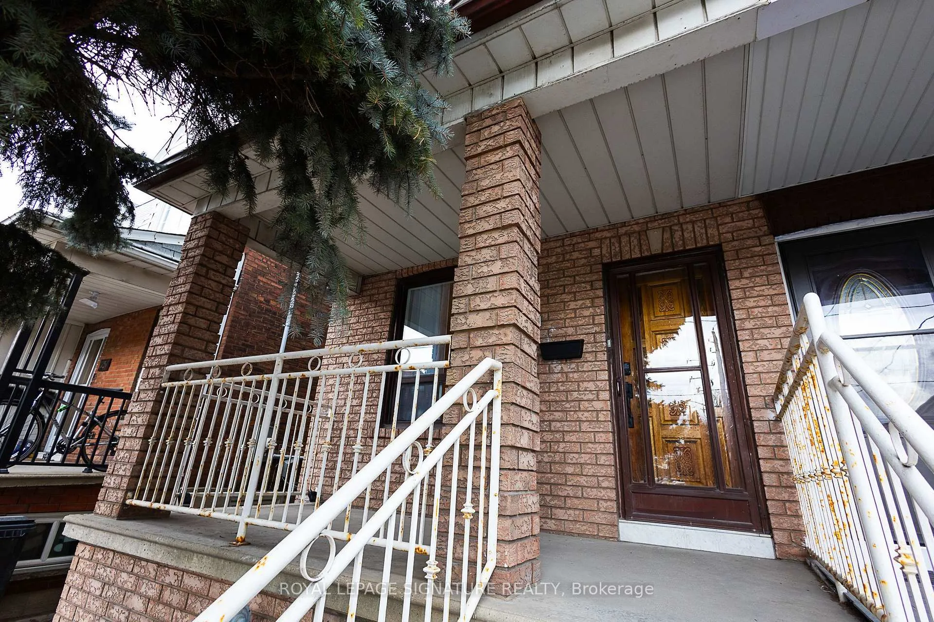Front of Unit Upper, 1149 Dufferin Street