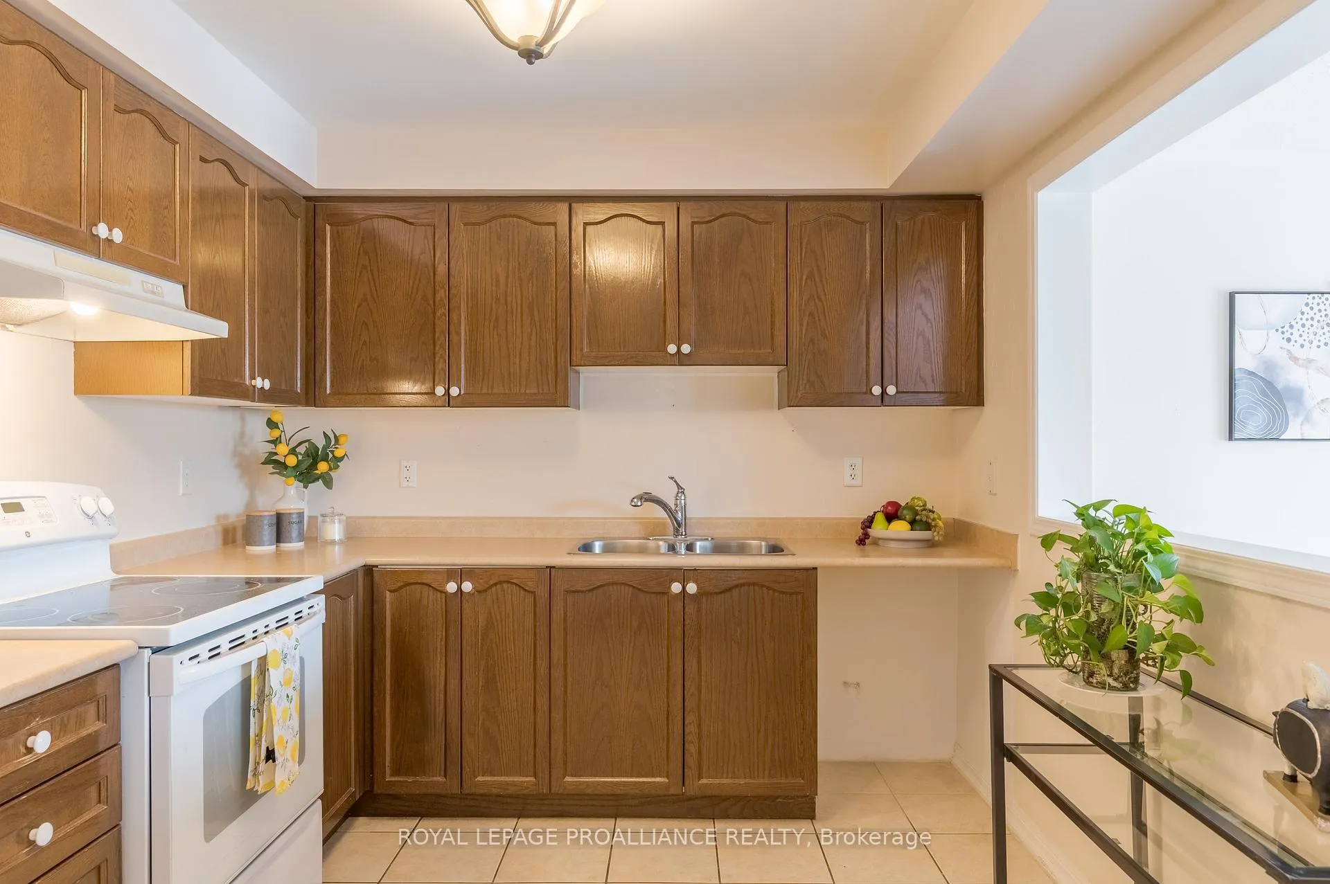 Photo 15 of 56 Toscana Drive, Whitby, Taunton North — HOMEH