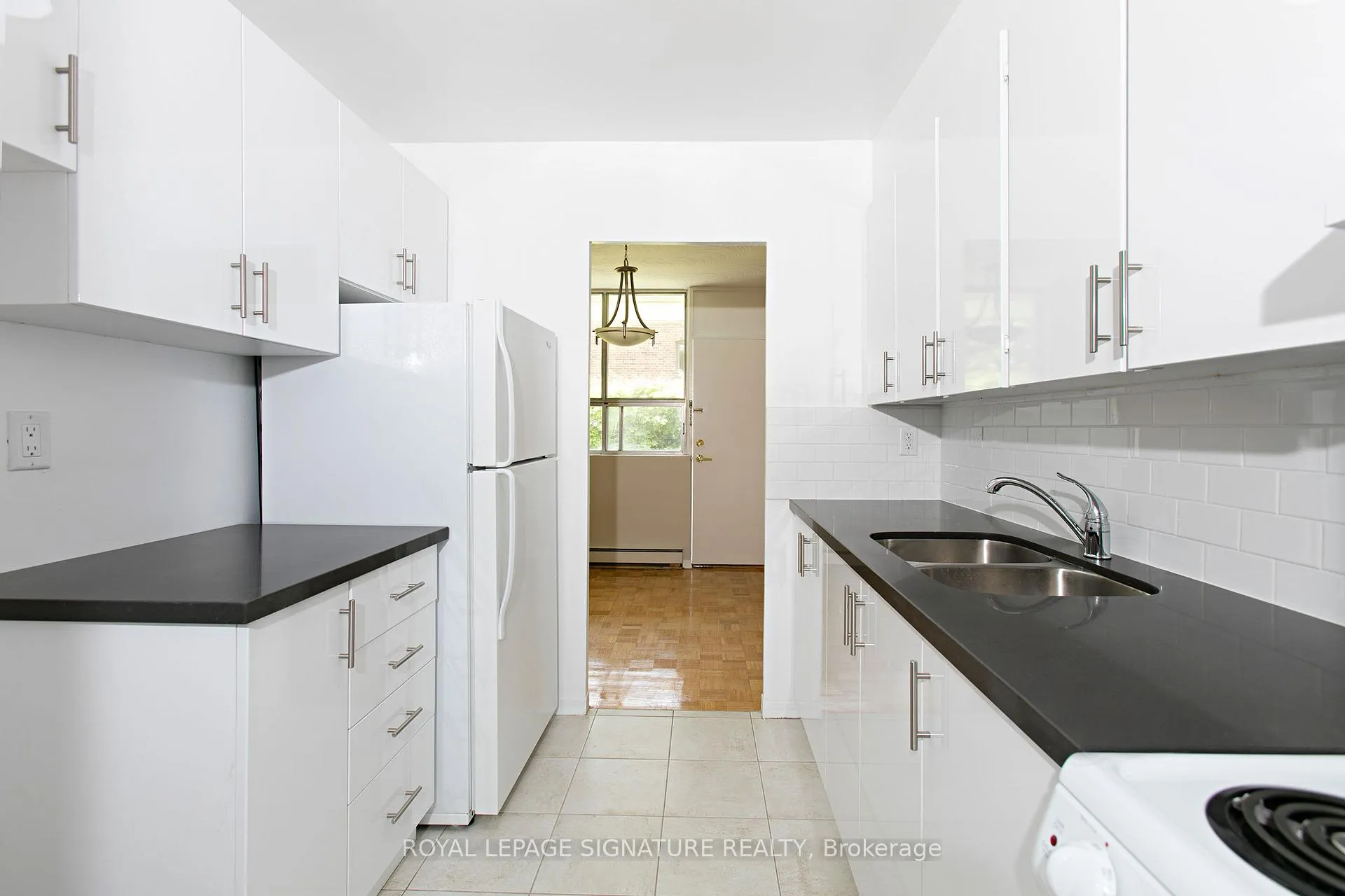 Front of Unit 804, 525 Eglinton Avenue E