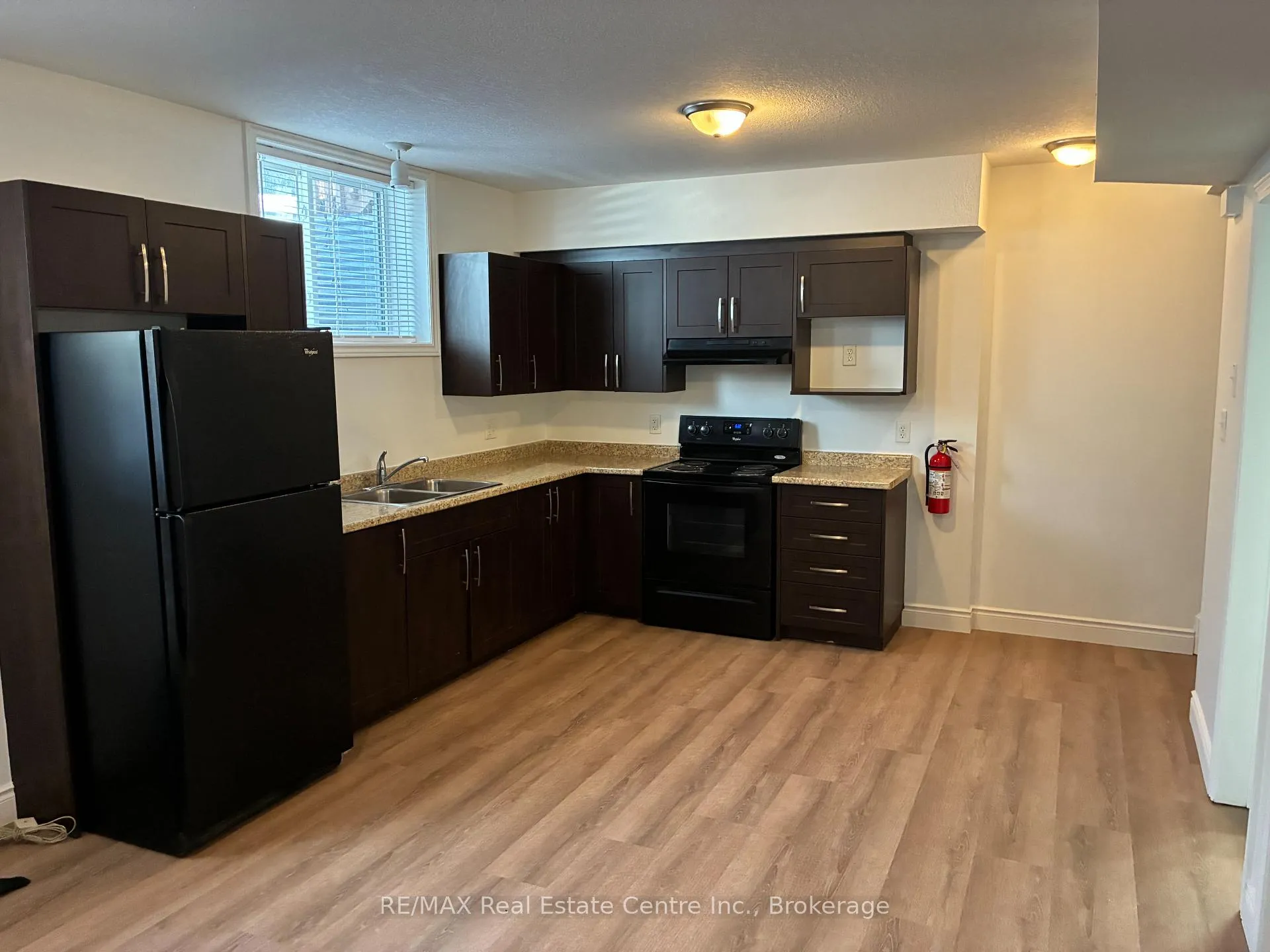 Photo 4 of Unit 1B, 32 Elmsdale Drive, Kitchener — HOMEH